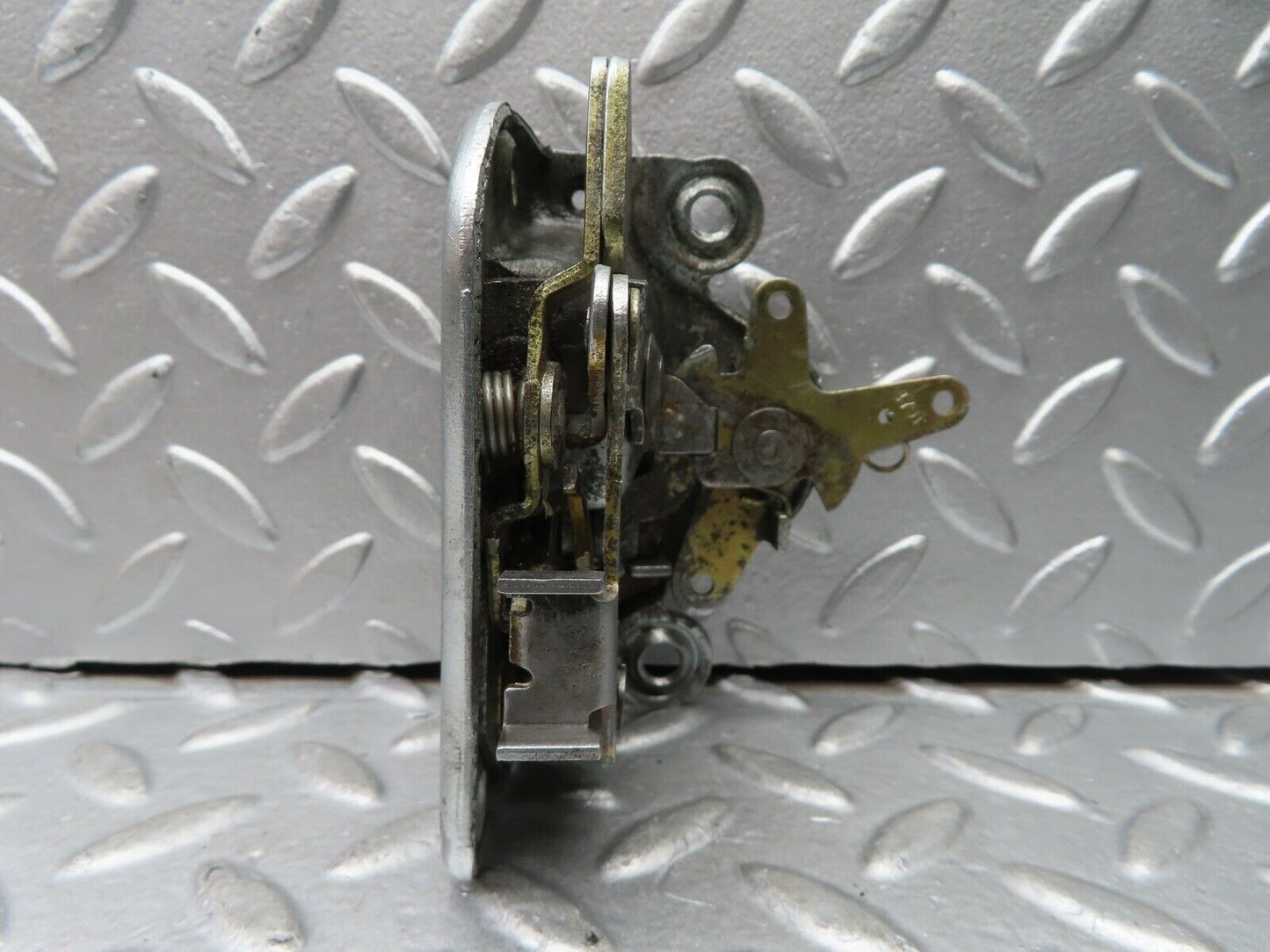 20980 Mercedes-Benz W114 250CE Coupe Right Door Lock Mechanism