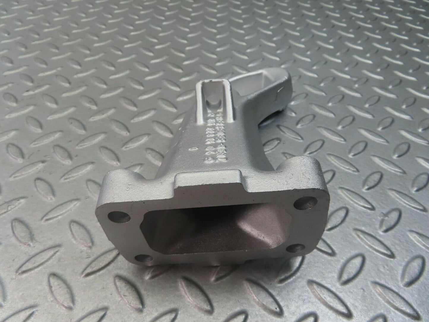8326 Mercedes-Benz W123 Engine Mount Bracket Right Side 6152231404