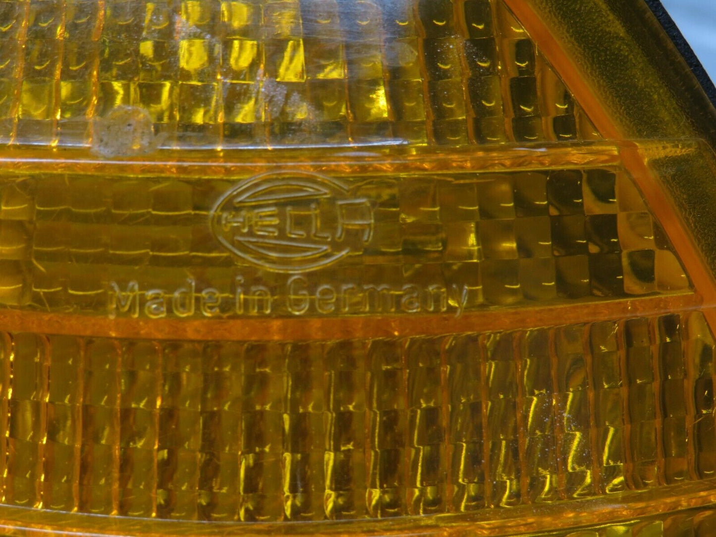 31063 Mercedes-Benz W123 200D Indicator Light Front Left Hella 32744R6