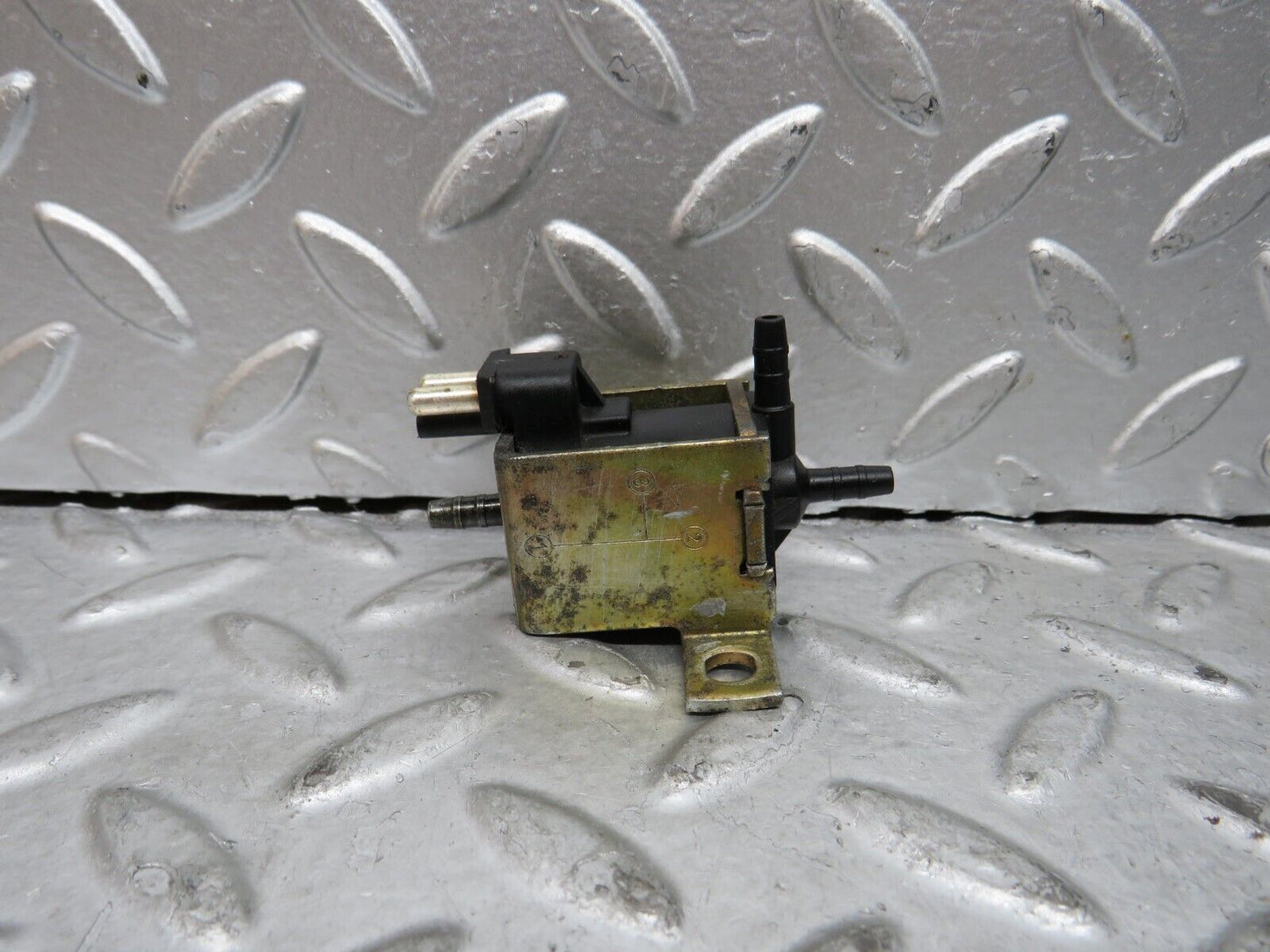 29171 Mercedes-Benz C124 320CE Coupe Vacuum Control Valve 0015408697