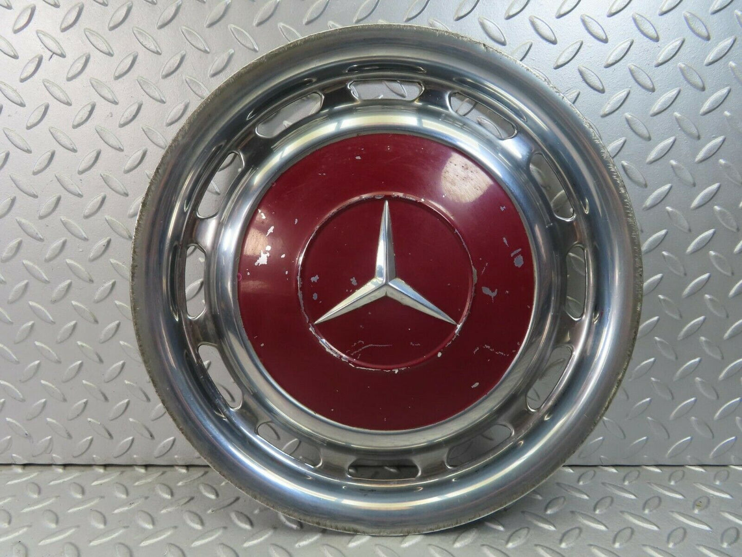 8408 Mercedes-Benz Vintage Wheel Trim Hub Cap 14