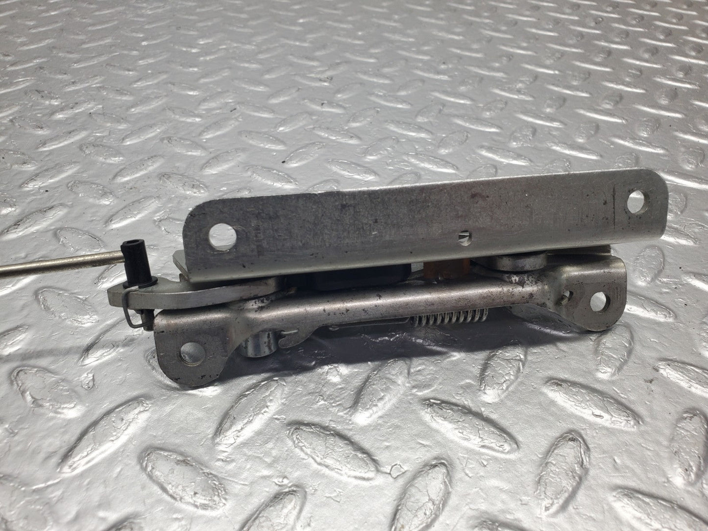 W124 Wagon rear right seat bench locking mechanism used OEM