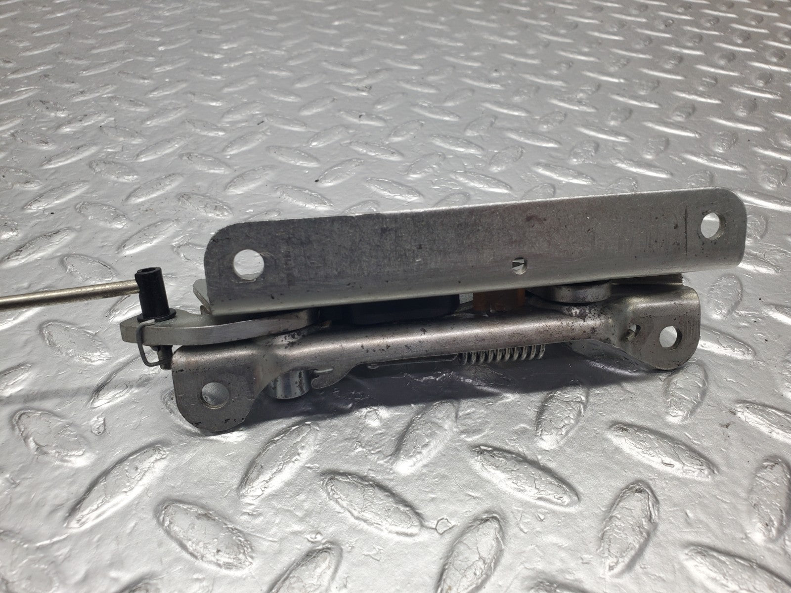W124 Wagon rear right seat bench locking mechanism used OEM