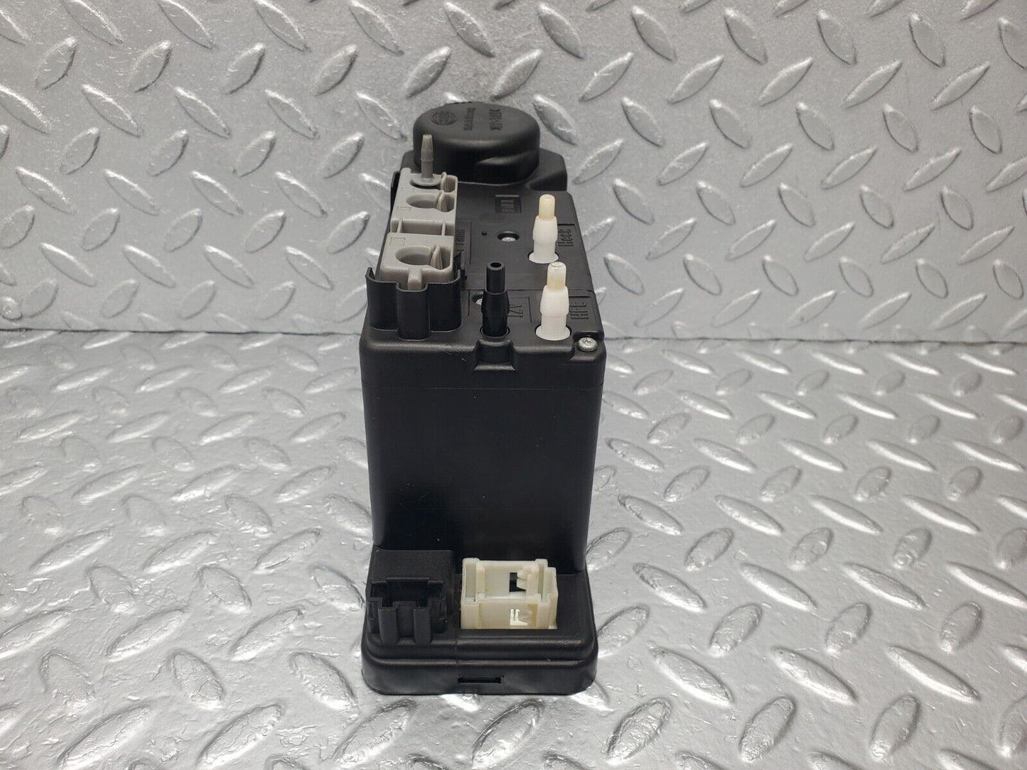 46948 Mercedes-Benz R129 320SL Coupe Central Locking Vacuum Pump Hella 1298001748