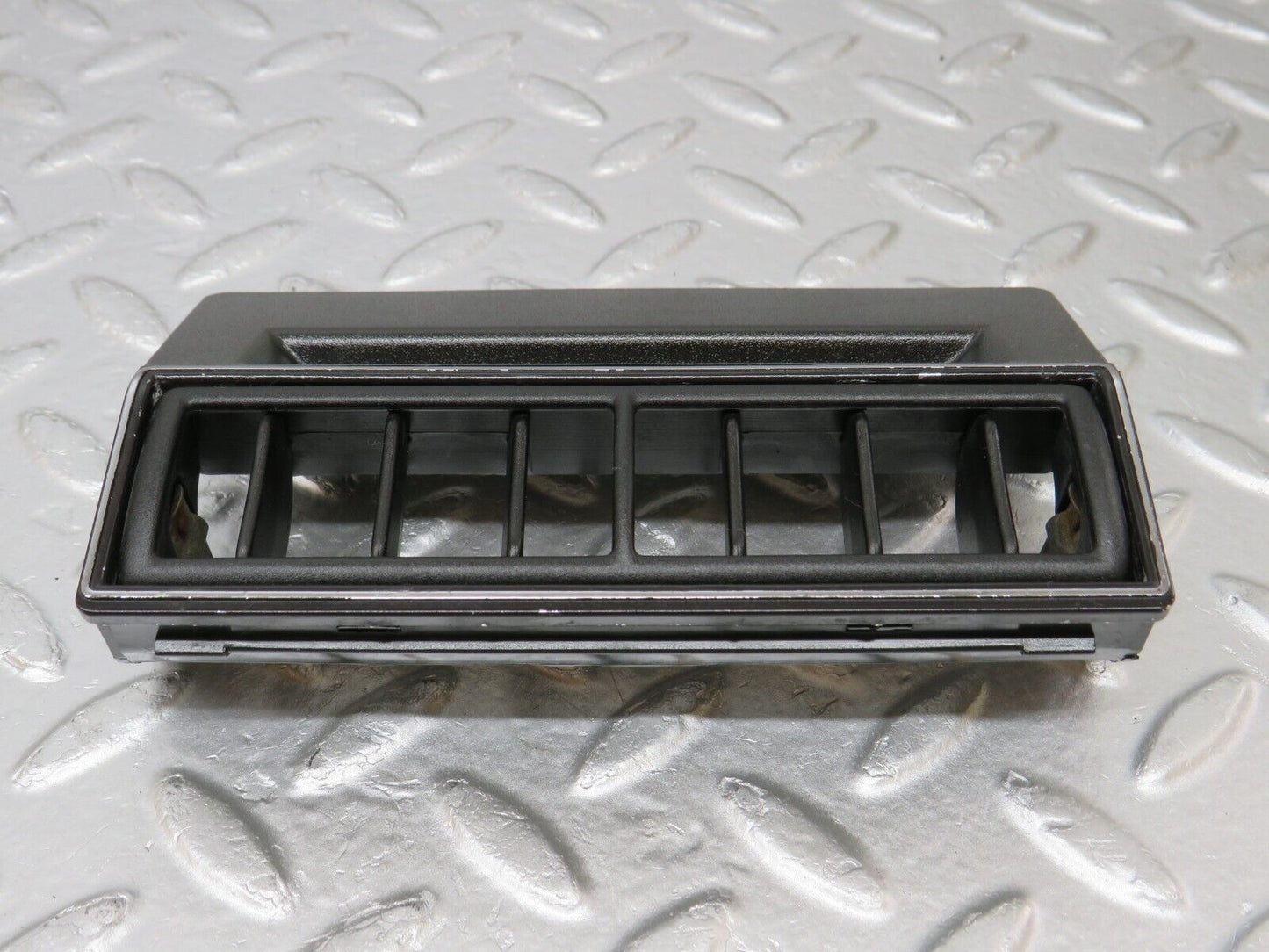 34339 Mercedes-Benz C126 380SEC Coupe Centre Console Air Vent 1268300013
