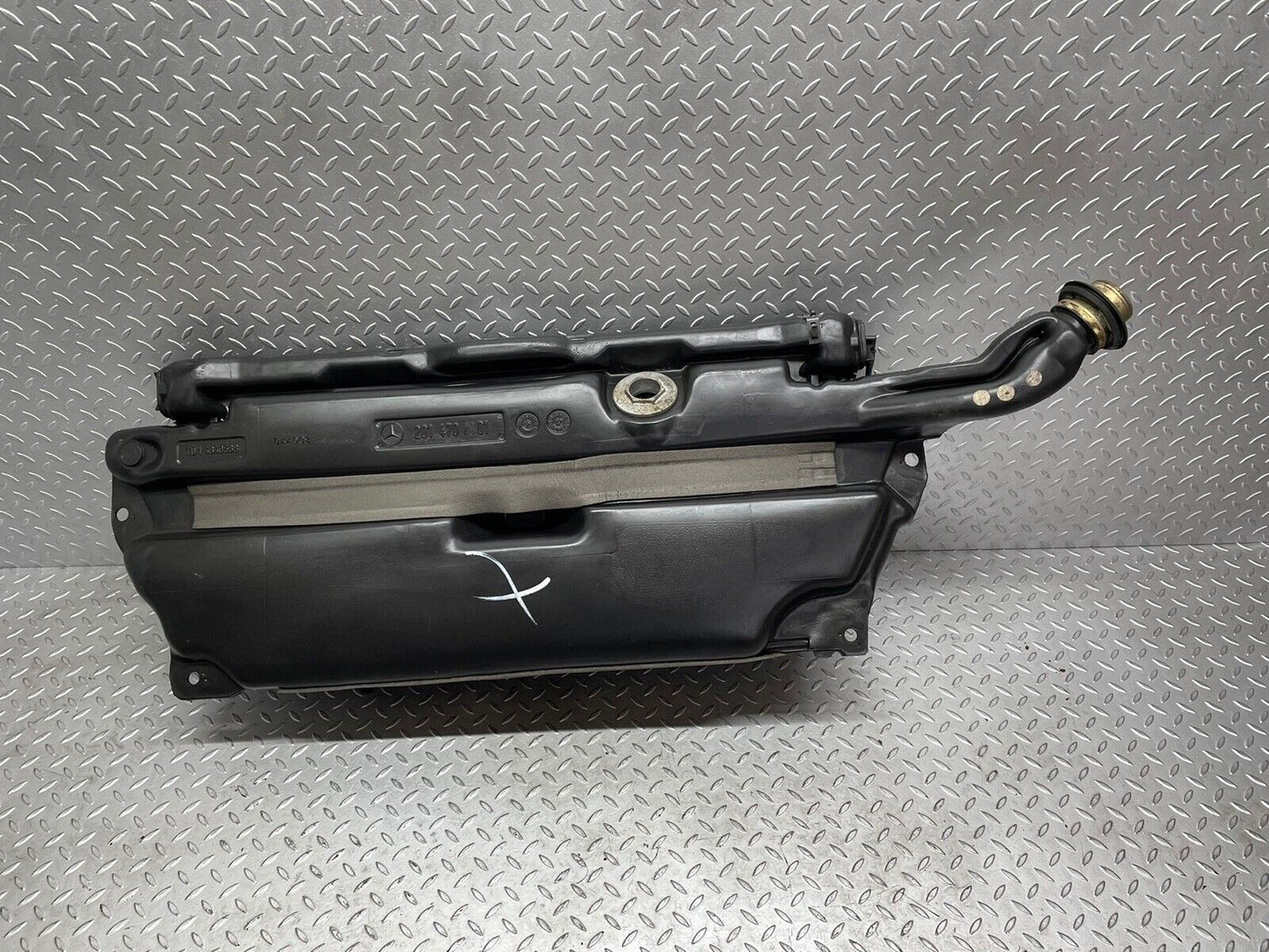 42636 Mercedes-Benz W201 190 Fuel Tank Plastic 2014702001