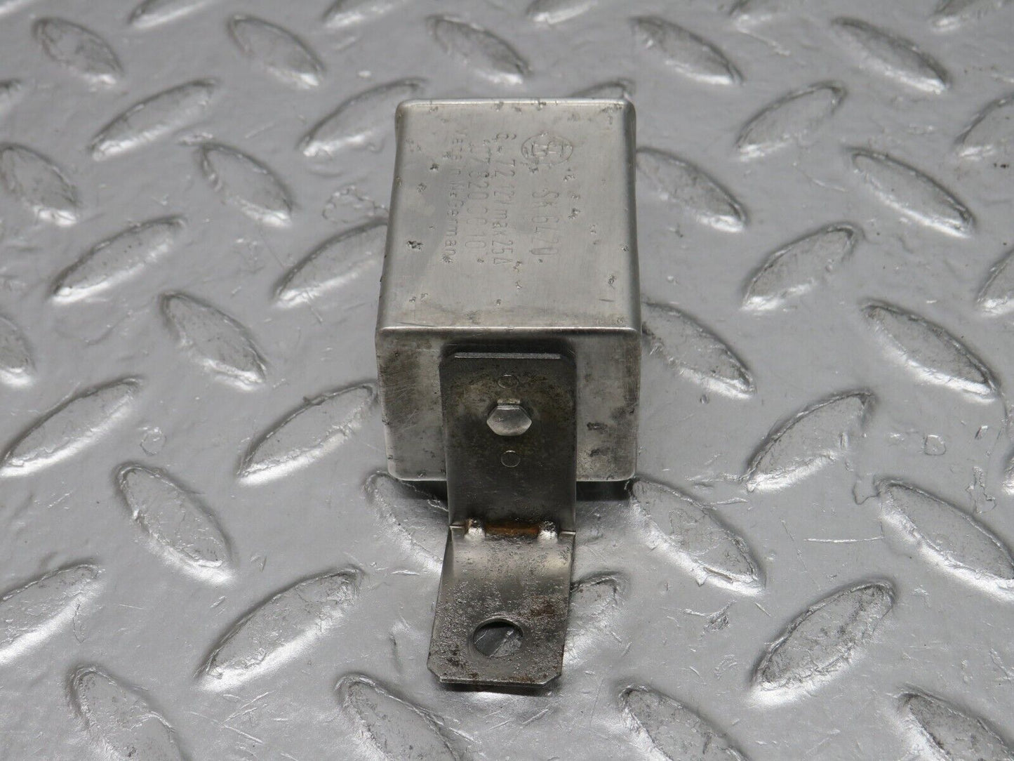 0679 Mercedes-Benz C107 350SLC Coupe Rear Heated Window Relay 1078200010