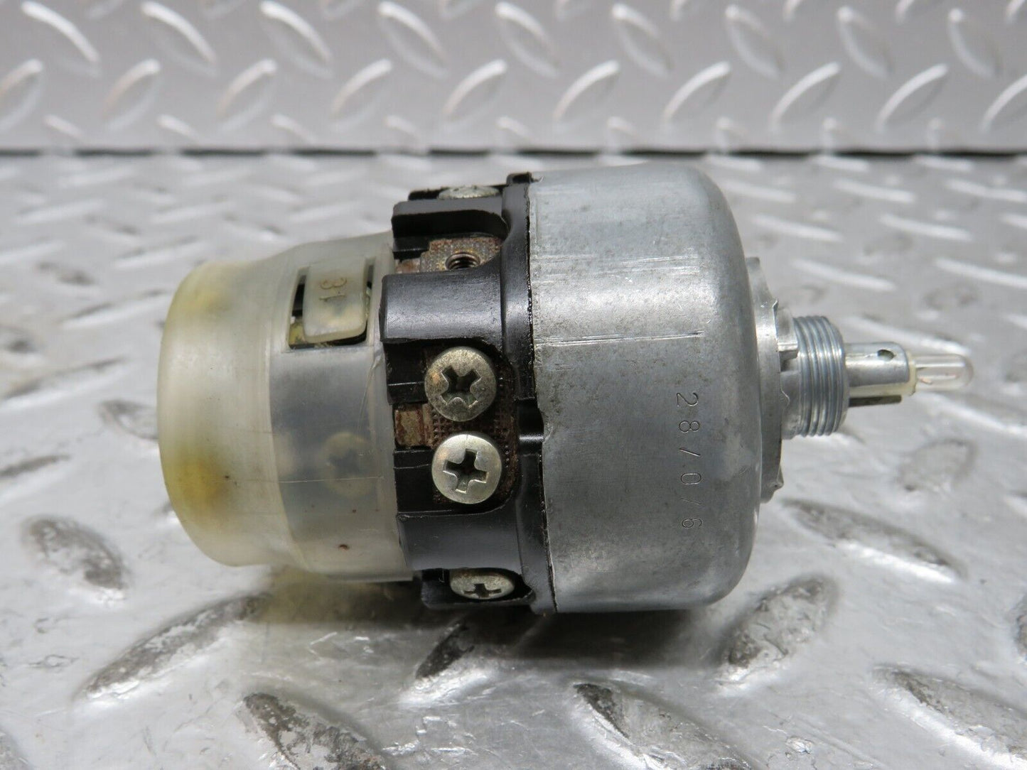 27883 Mercedes-Benz W123 280E Headlight Switch