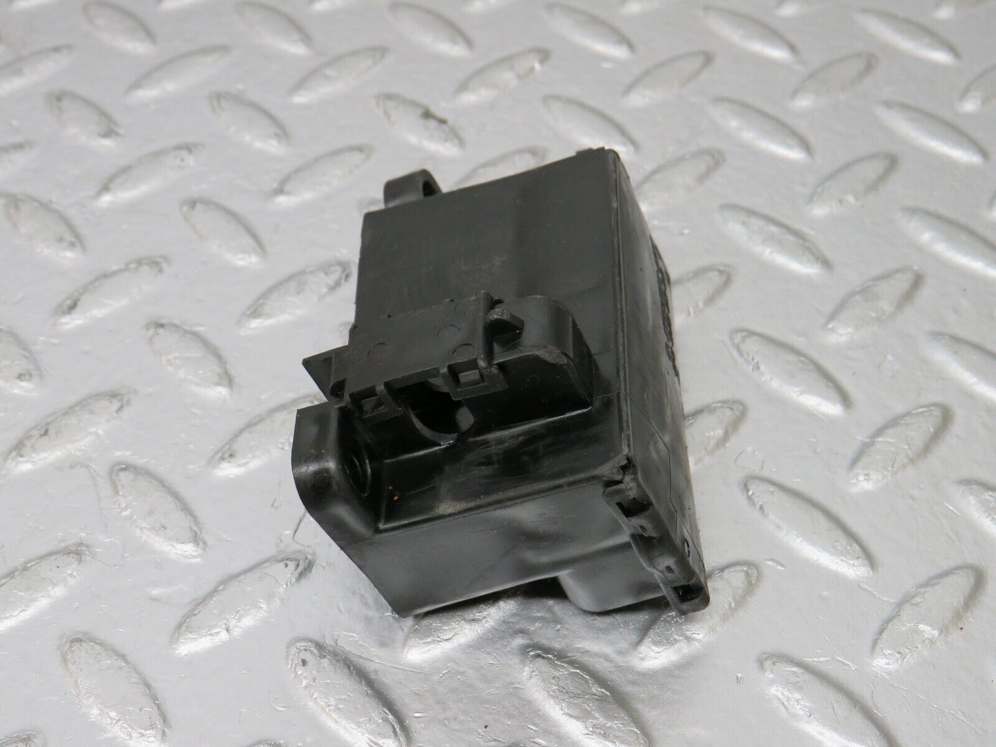 34423 Mercedes-Benz C126 380SEC Cable Wire Distributor Connector 1040030407
