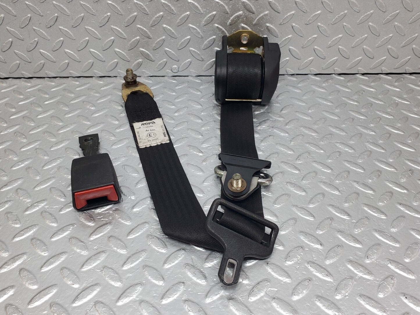44520 Mercedes-Benz W123 280E Front Left Seat Belt With Buckle 1238602586 1268605069
