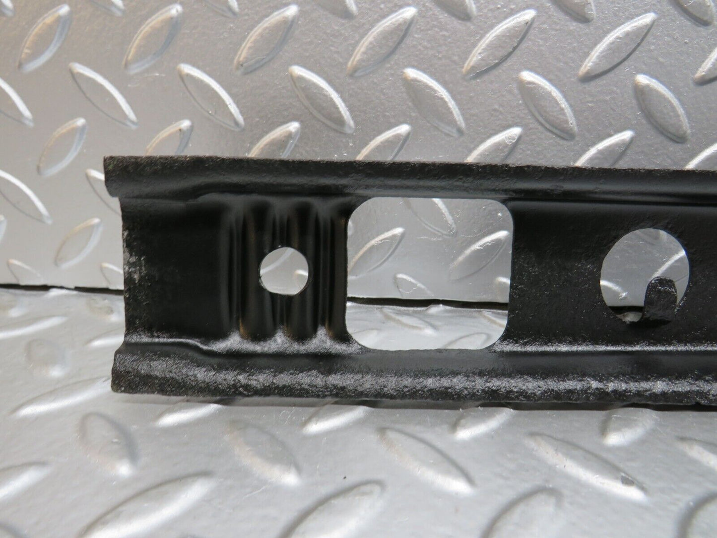 29637 Mercedes-Benz W123 230E Front Bumper Centre Bracket