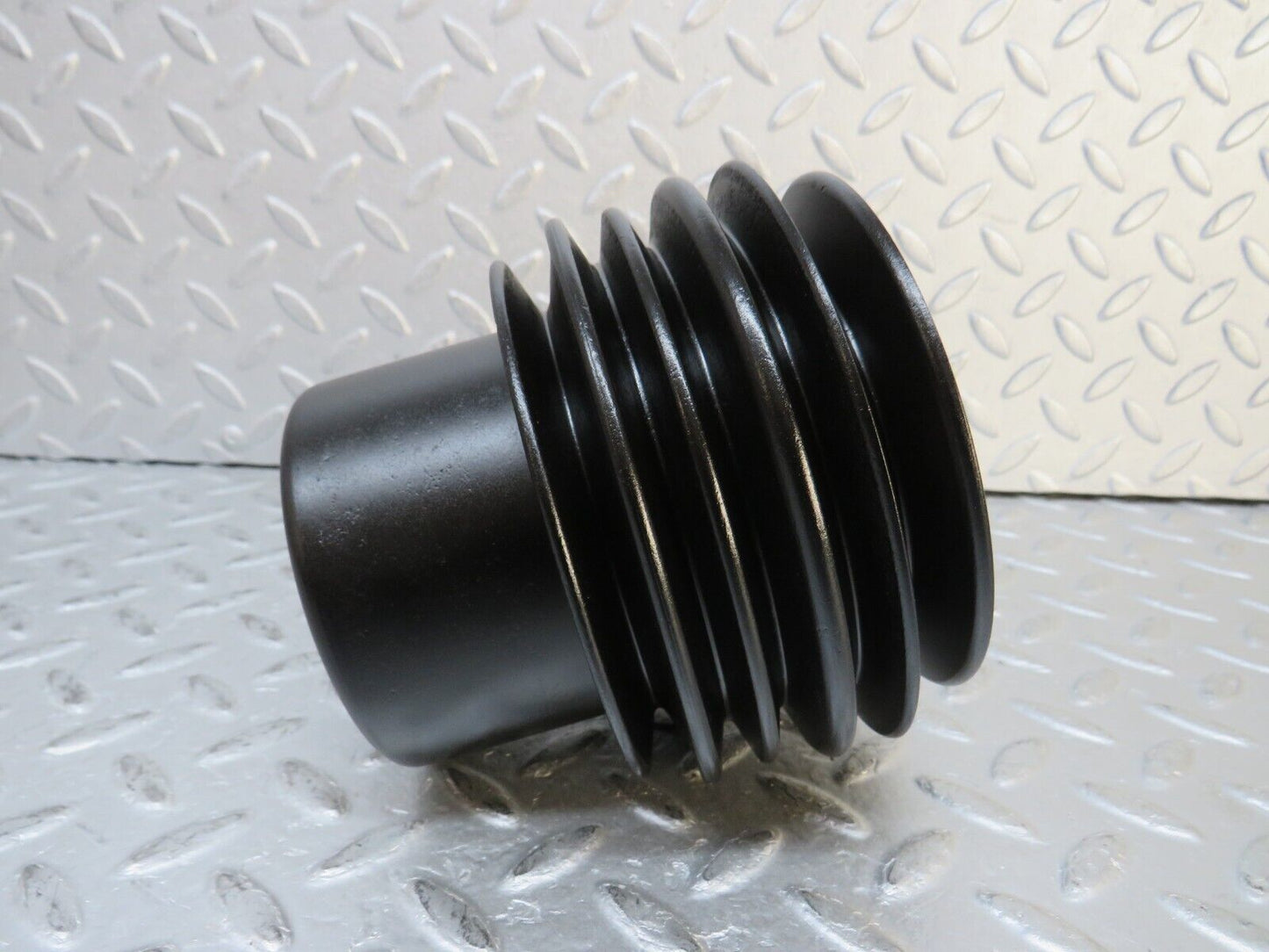 37653 Mercedes-Benz W109 300SEL Crankshaft Pulley