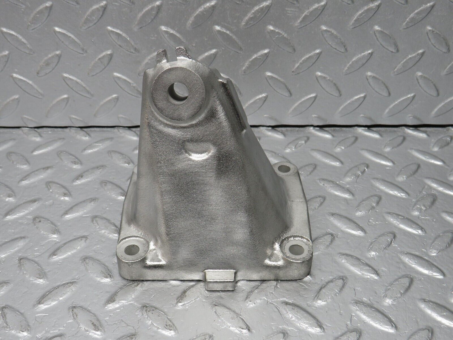 39428 Mercedes-Benz R129 320SL Coupe Engine Mount Bracket Right 1042230504