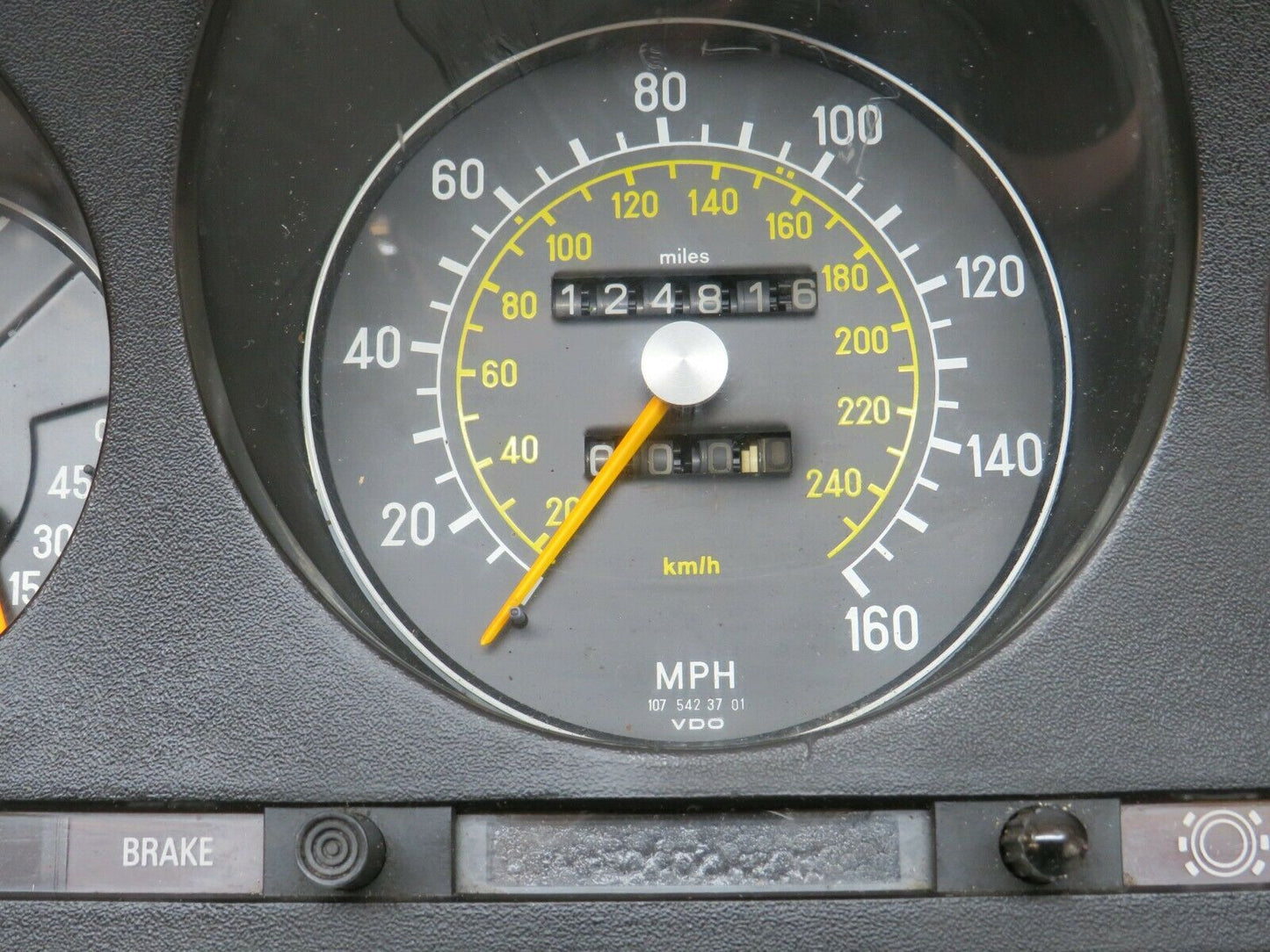 23684 Mercedes-Benz W116 350SE Instrument Cluster 87001021 1075423701