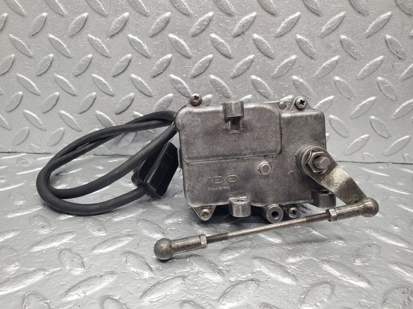 46652 Mercedes-Benz C123 280CE Coupe Cruise Control Actuator VDO 0015457532
