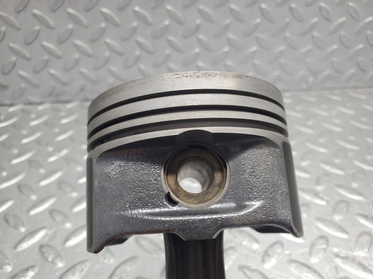 W124 Wagon piston with connecting rod used OEM