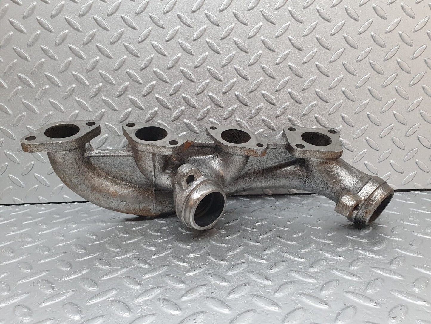 41583 Mercedes-Benz W124 200E Exhaust Manifold 1021423101