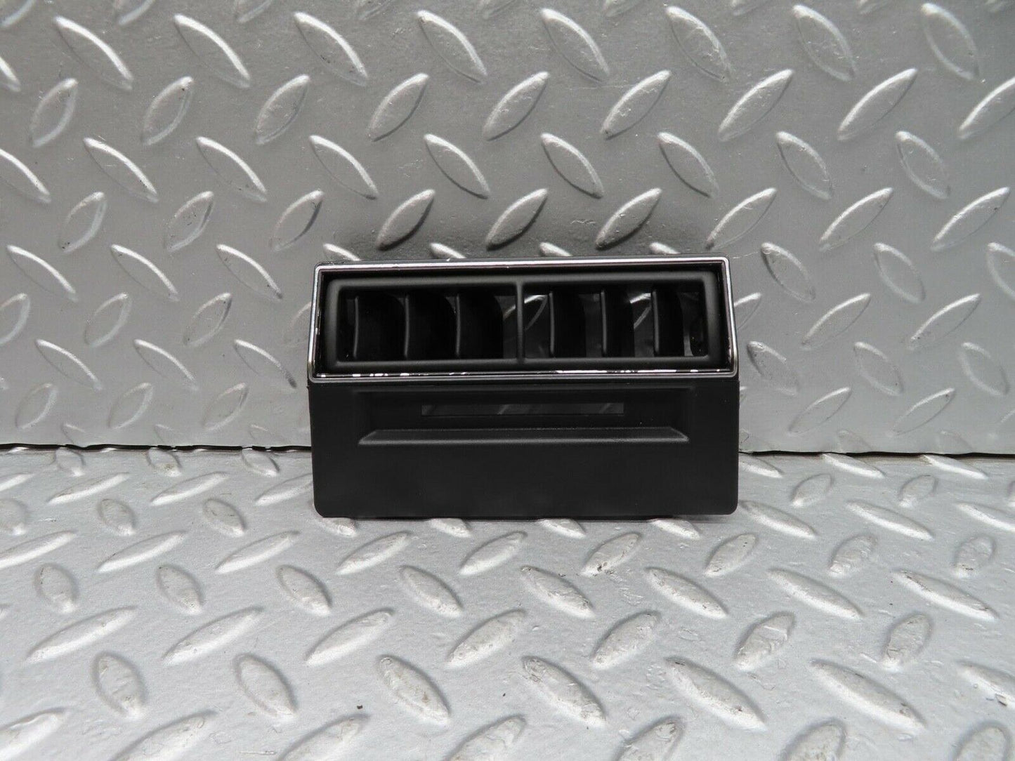 16160 Mercedes-Benz W126 Rear Centre Console Air Vent 1268300013