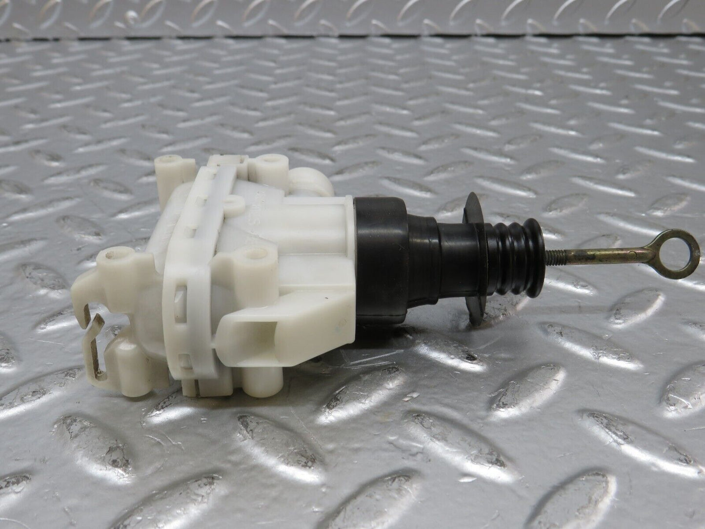 25313 Mercedes-Benz W201 190D Front Left Door Lock Actuator