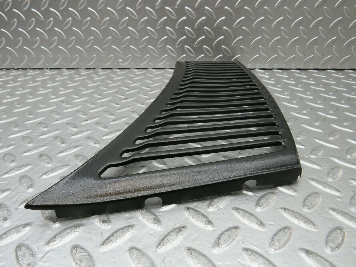 22868 Mercedes-Benz C107 450SLC Coupe Air Intake Grill Right Side