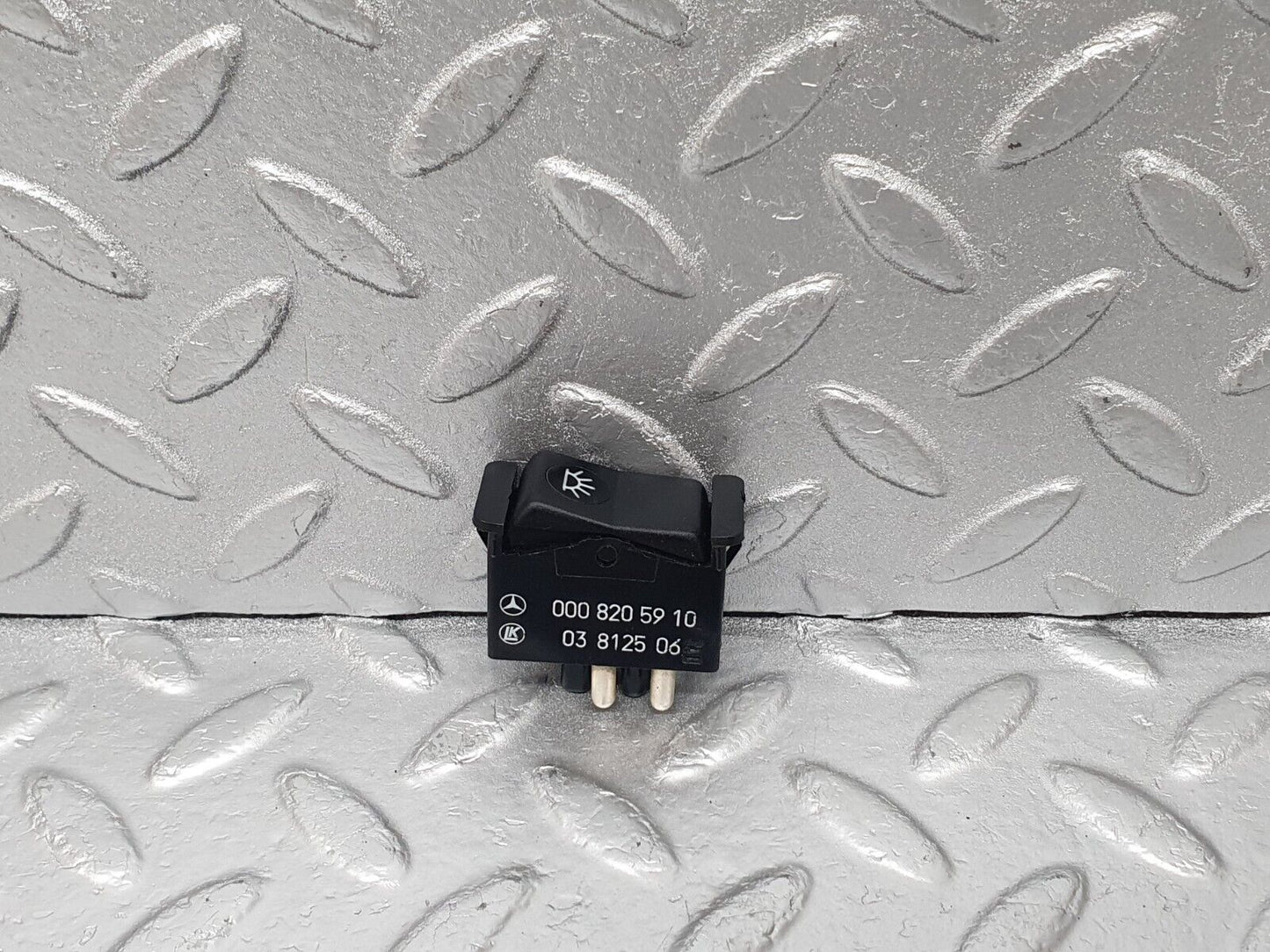 43550 Mercedes-Benz C126 380SEC Coupe Interior Light Switch 0008205910