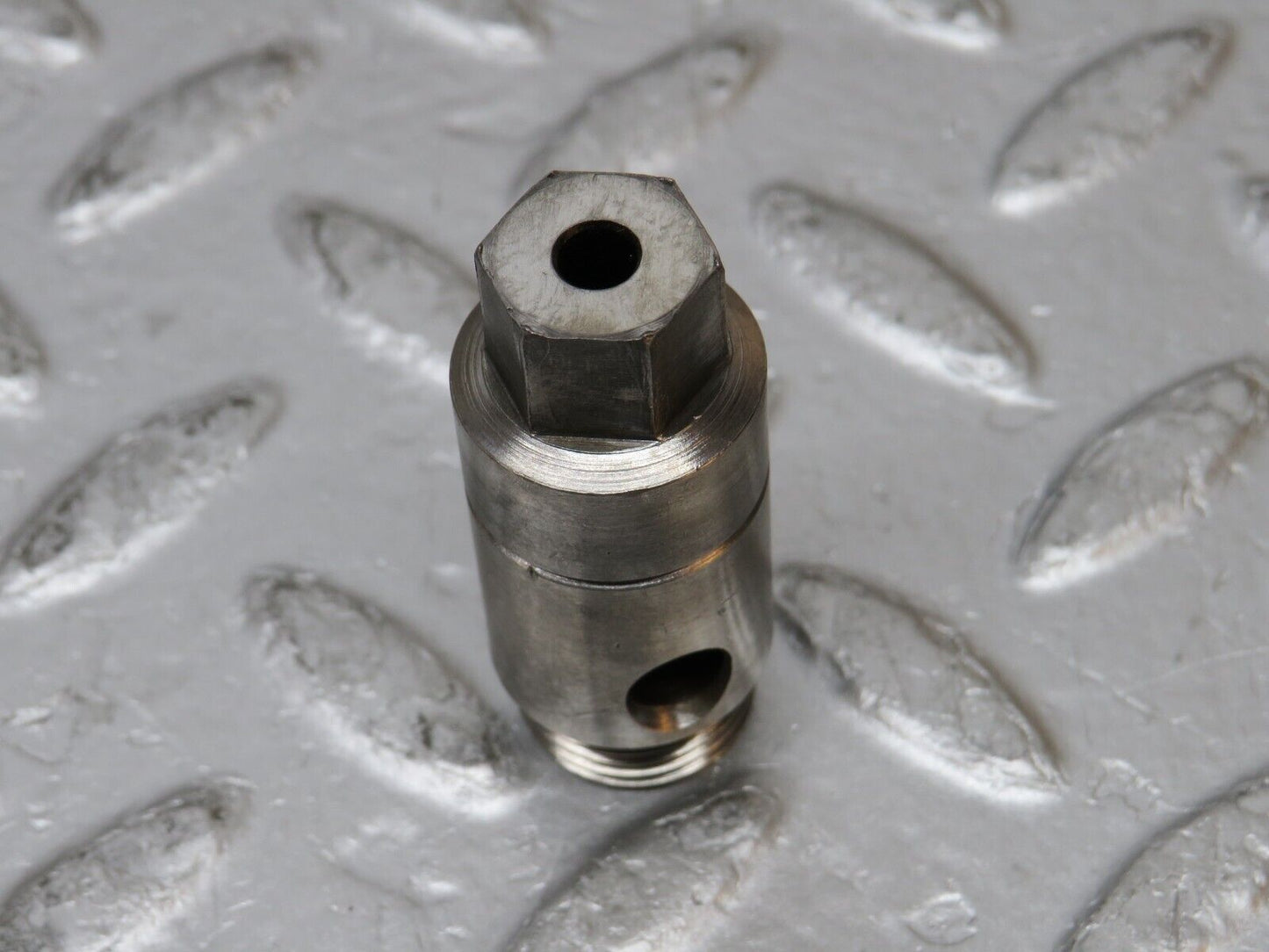 0405 Mercedes-Benz W120 180D Ponton Oil Pressure Valve