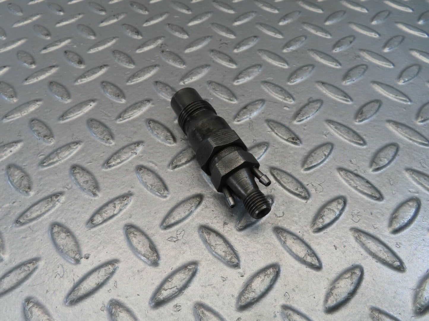10985 Mercedes-Benz W115 220D Fuel Injector Bosch KCA30sd27/4