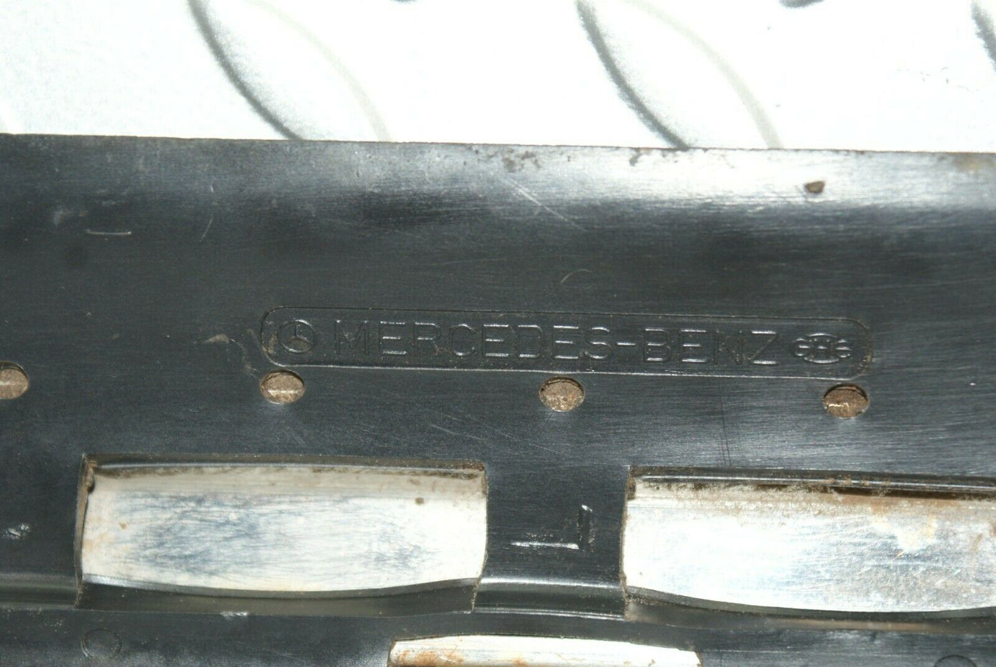 2834 Mercedes-Benz C123 280CE Coupe Front Left Fender Wing Lower Trim