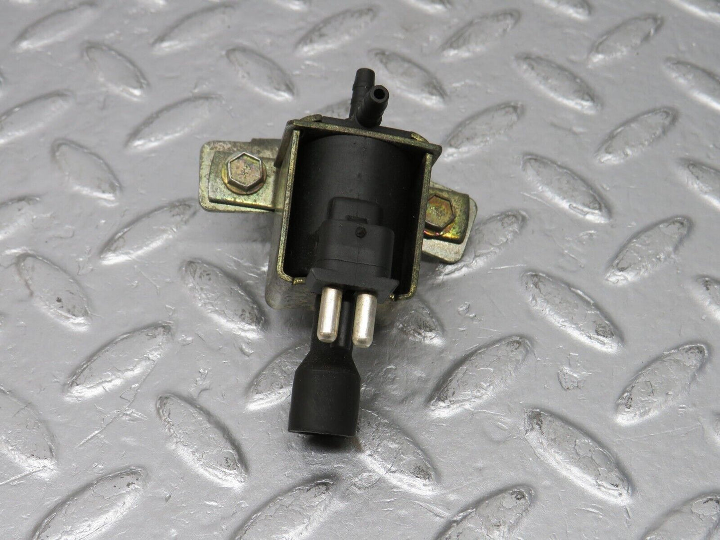 38849 Mercedes-Benz W201 190E 2.6L Vacuum Control Valve Pierburg 0015407097 7.21071.00