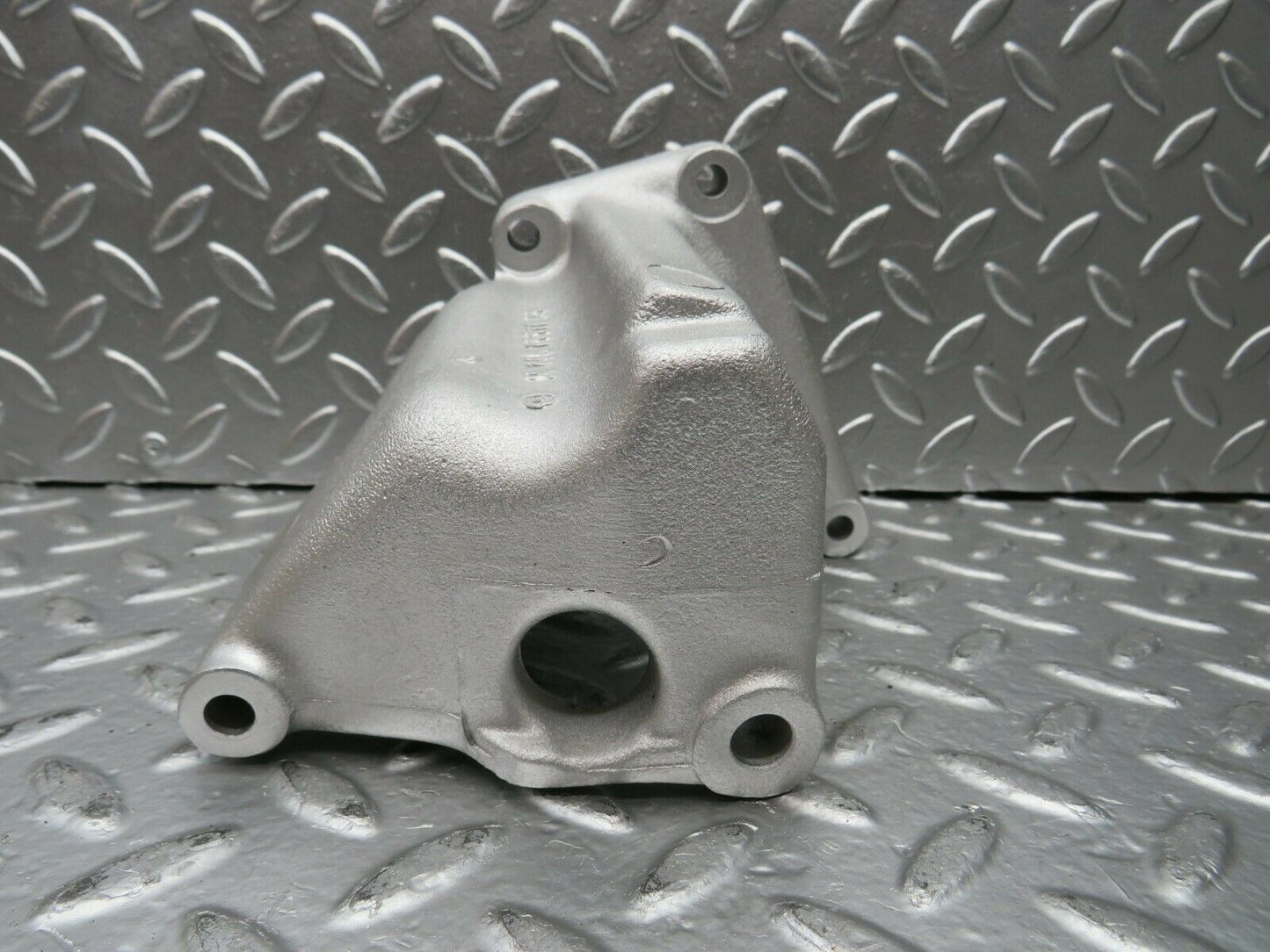 22829 Mercedes-Benz C107 450SLC Coupe Alternator Generator Bracket 1161551135