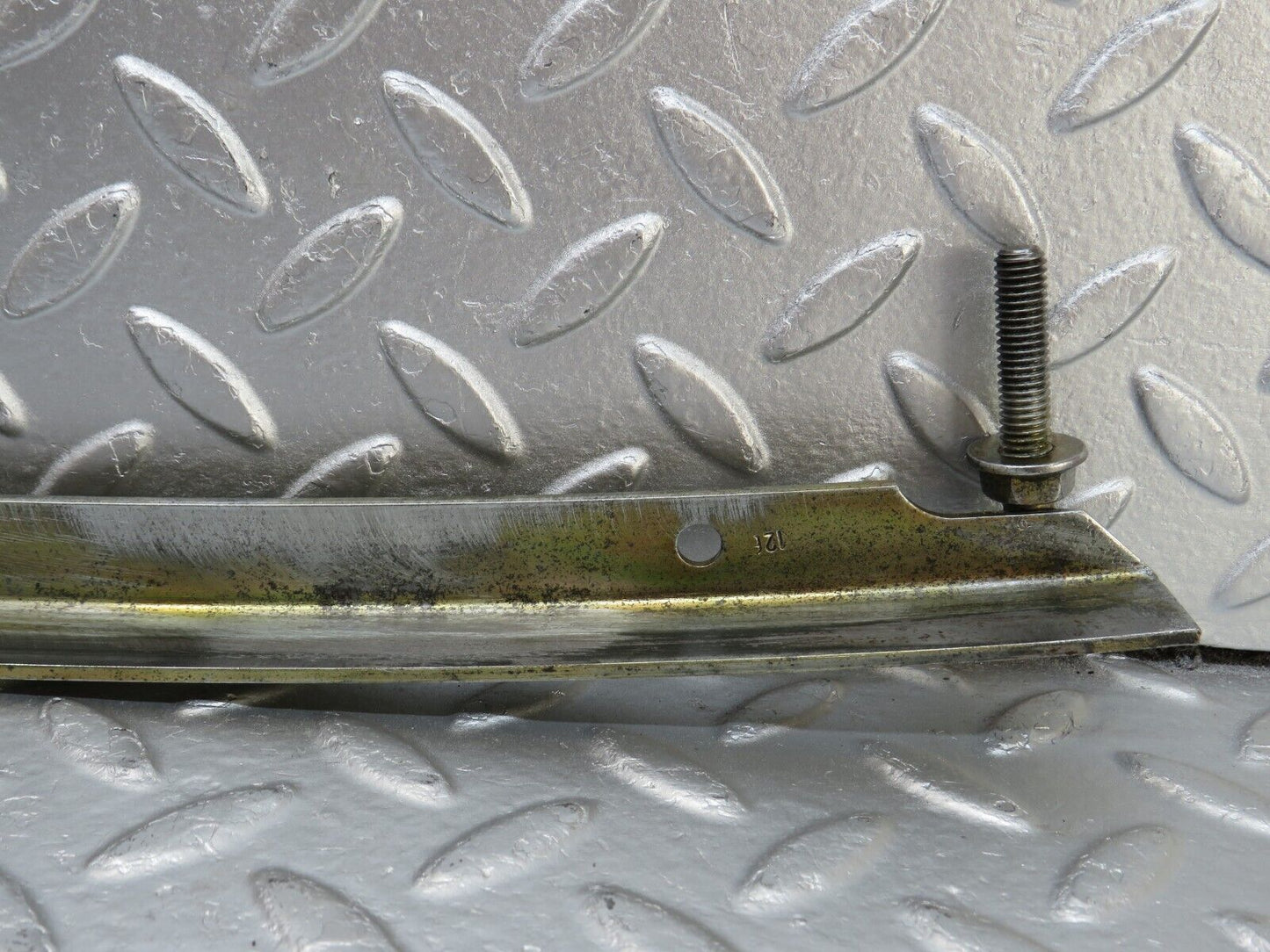 34302 Mercedes-Benz C126 380SEC Coupe Front Right Door Window Channel