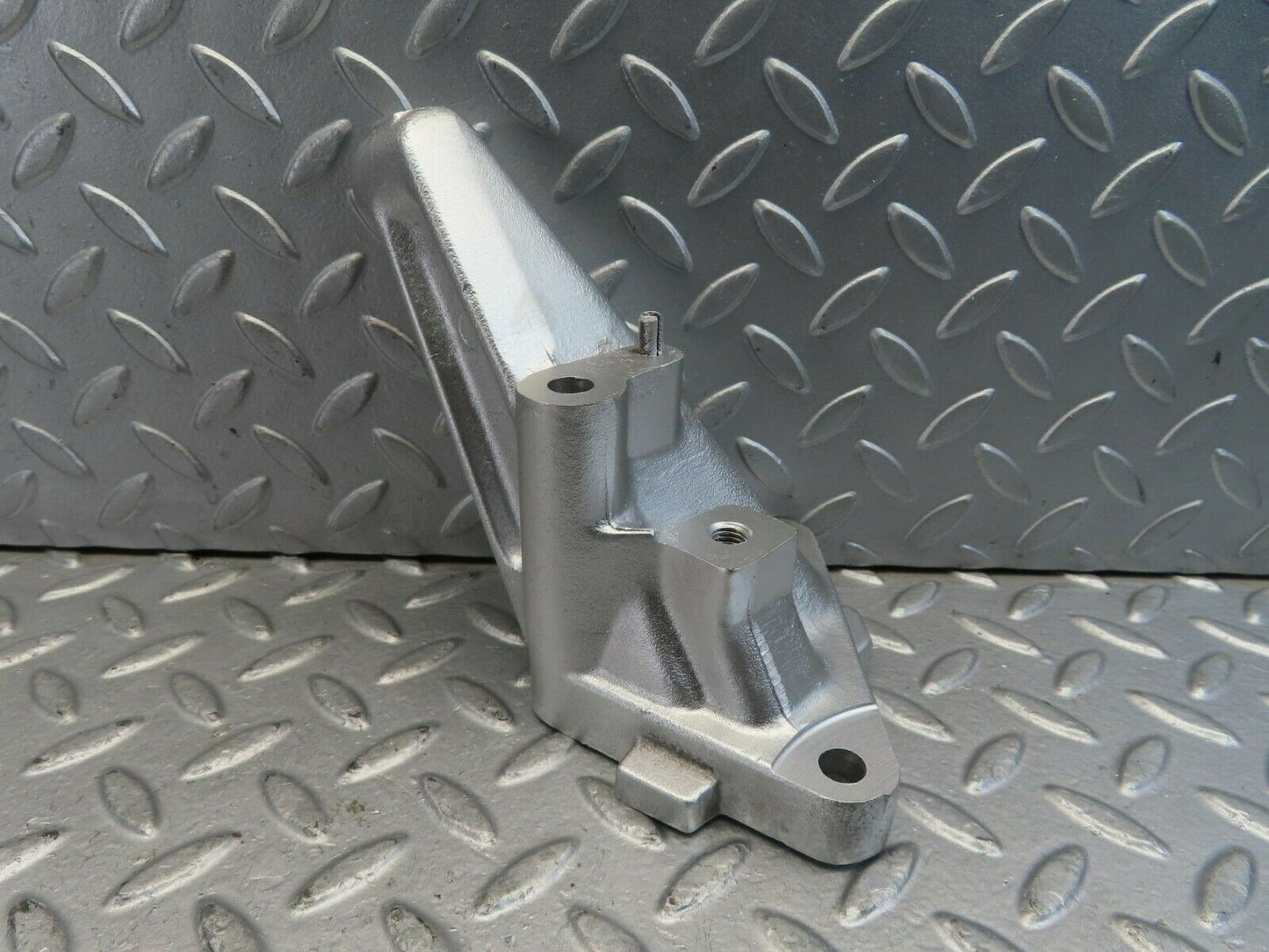 11474 Mercedes-Benz C123 230CE Coupe Engine Mount Bracket Left Side 1022230504