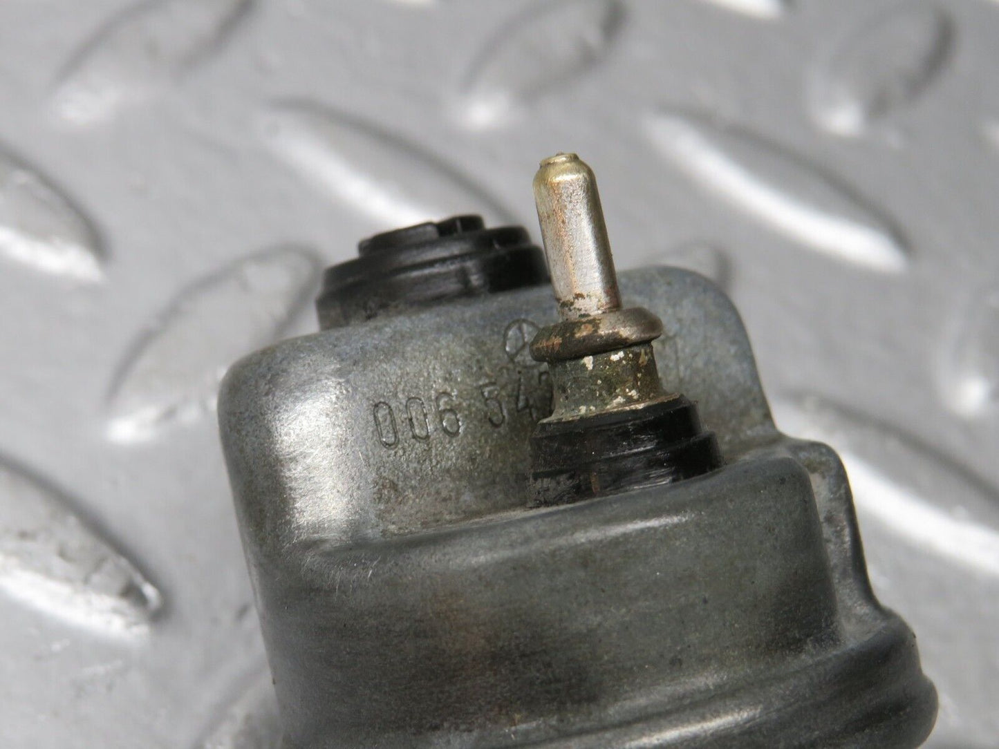 39712 Mercedes-Benz R129 320SL Coupe Oil Pressure Sensor 0065429417