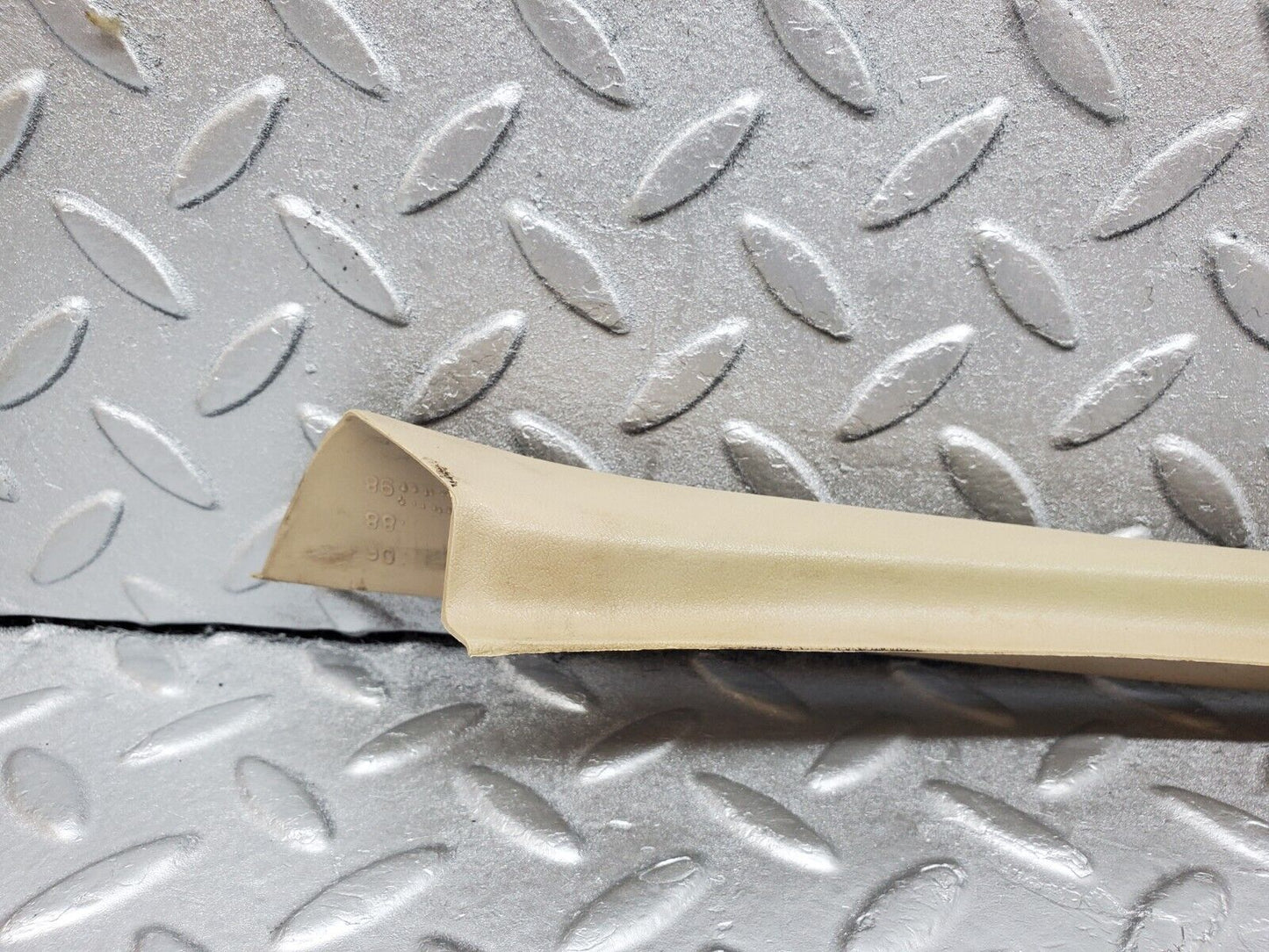 45860 Mercedes-Benz W126 420SE Front Right Door Window Frame Cover 1267250471