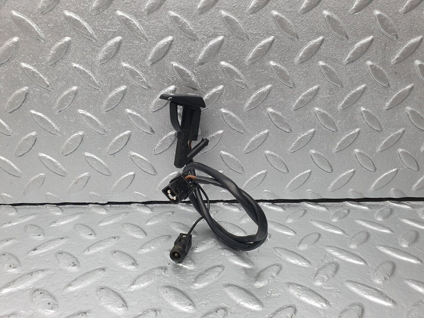 42367 Mercedes-Benz R129 320SL Coupe Windscreen Washer Nozzle