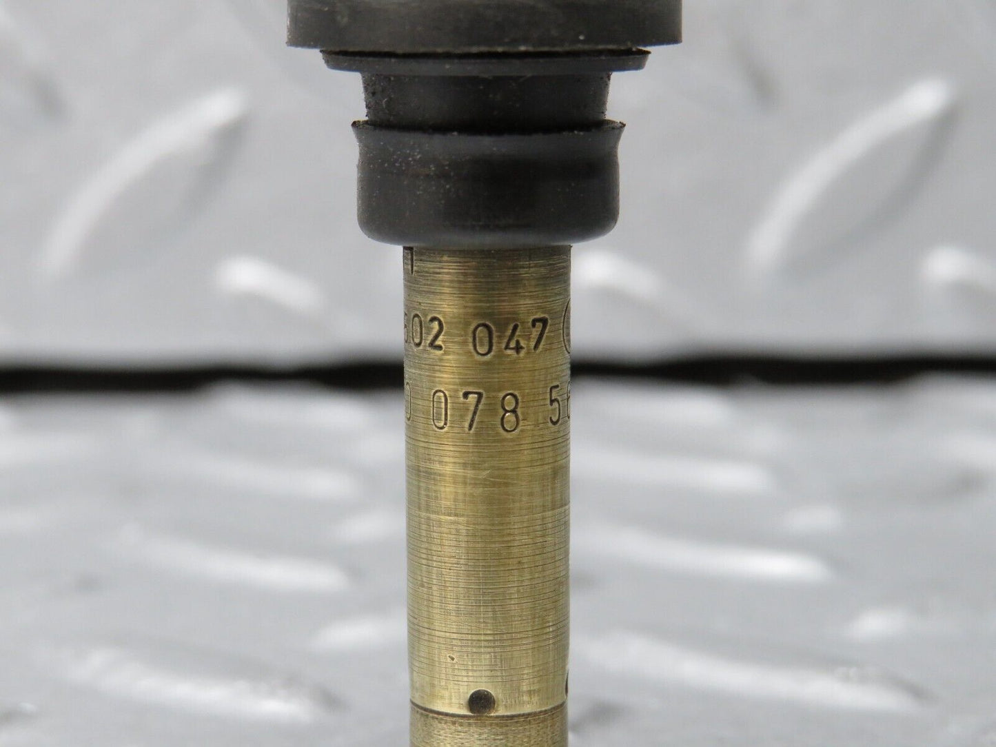 38905 Mercedes-Benz W201 190E 2.6L Fuel Injector Bosch 0000785623 0437502047