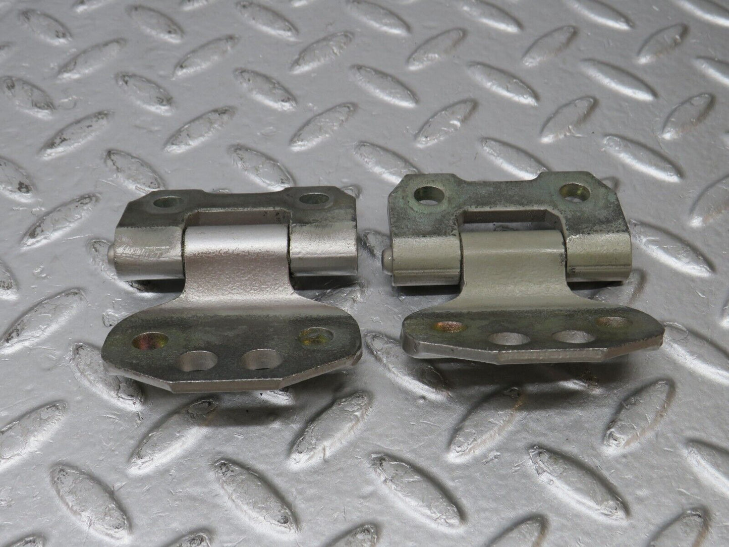 39509 Mercedes-Benz R129 320SL Coupe Door Hinge Left Side