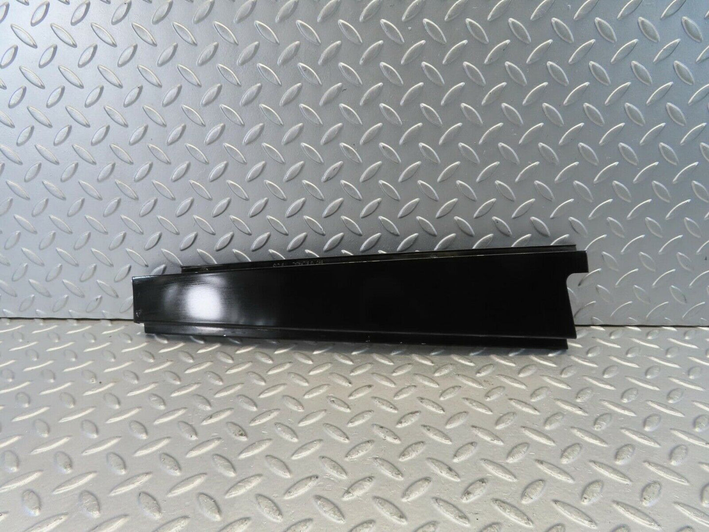 11201 Mercedes-Benz W221 S320 Rear Left Door Glass Side Trim