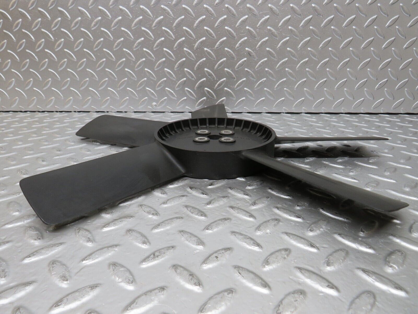 26963 Mercedes-Benz W123 240D Engine Cooling Fan 1152050406