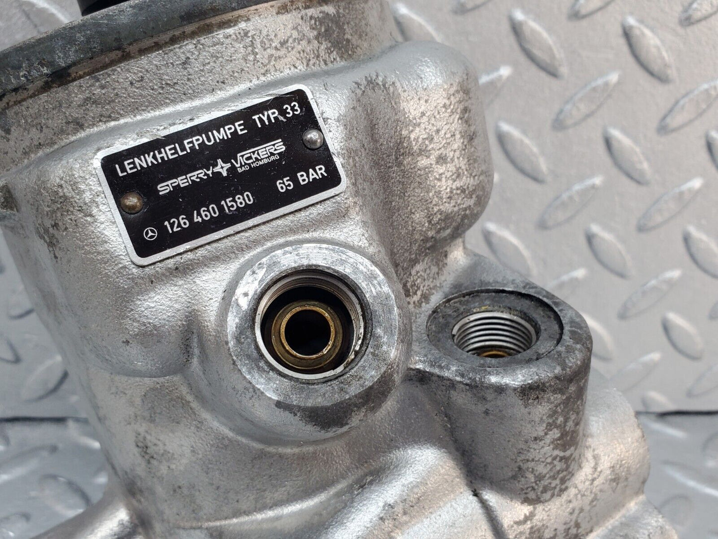 45424 Mercedes-Benz 280E M110.983 Power Steering Pump 1264601580