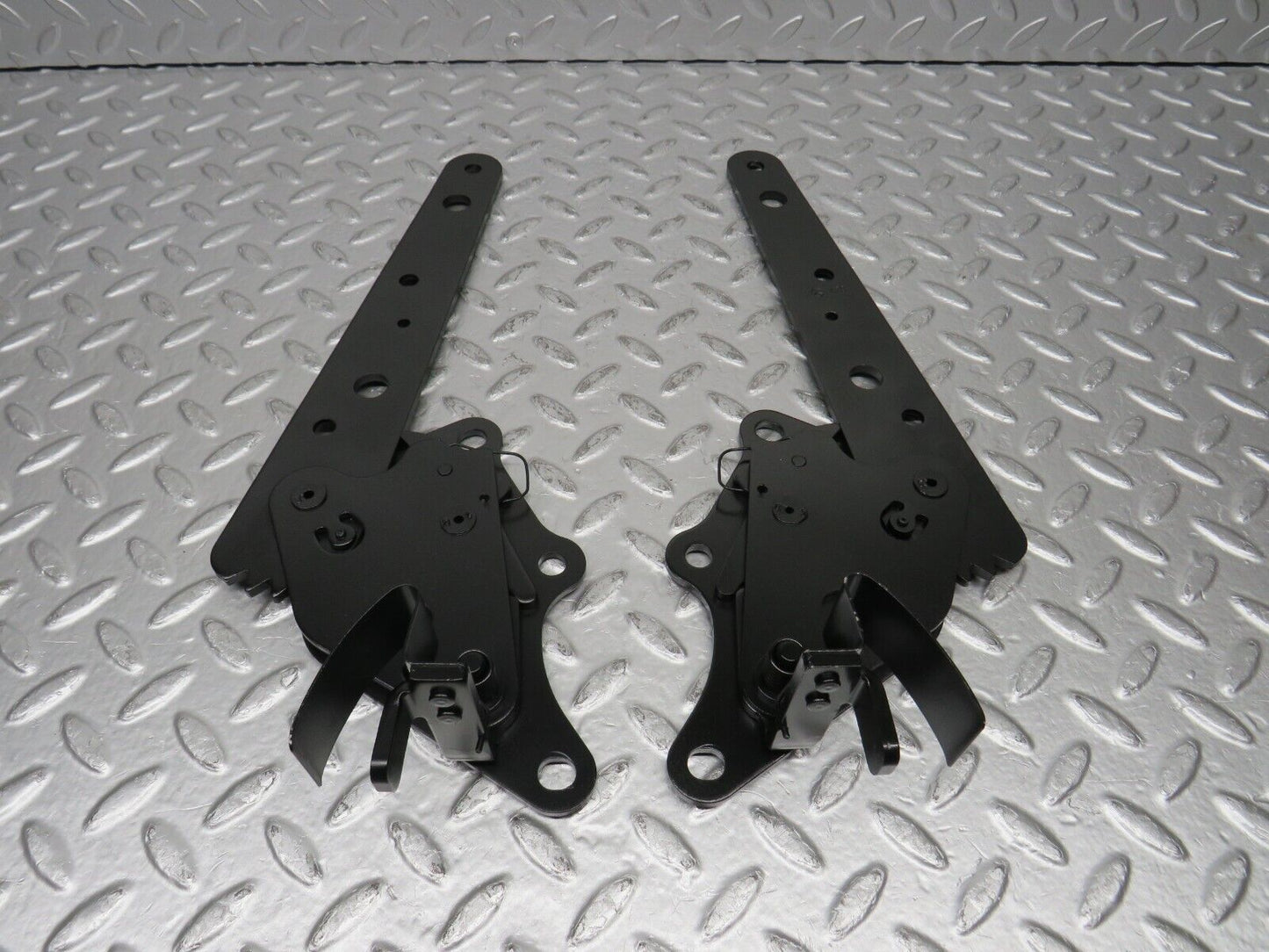 31525 Mercedes-Benz S124 220TE Wagon Rear Seat Hinge Pair