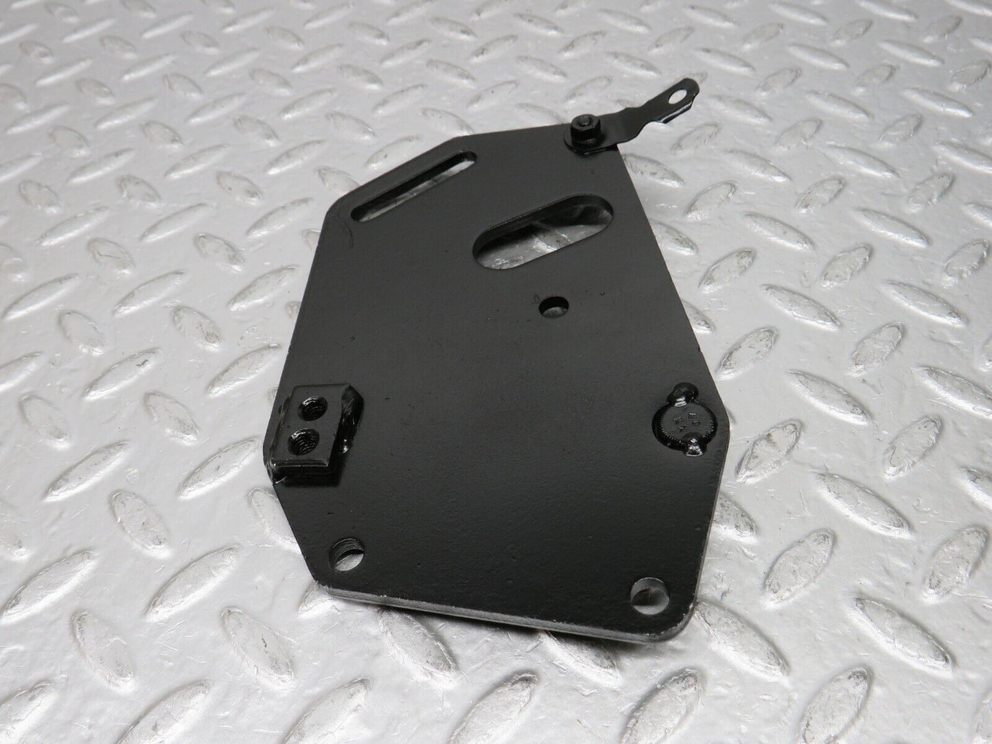 32786 Mercedes-Benz C107 R107 350 V8 Power Steering Pump Bracket