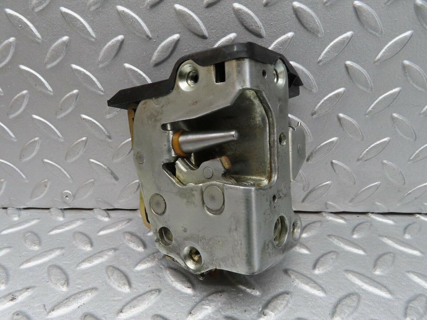 14263 Mercedes-Benz W116 350SE Front Left Door Lock Mechanism