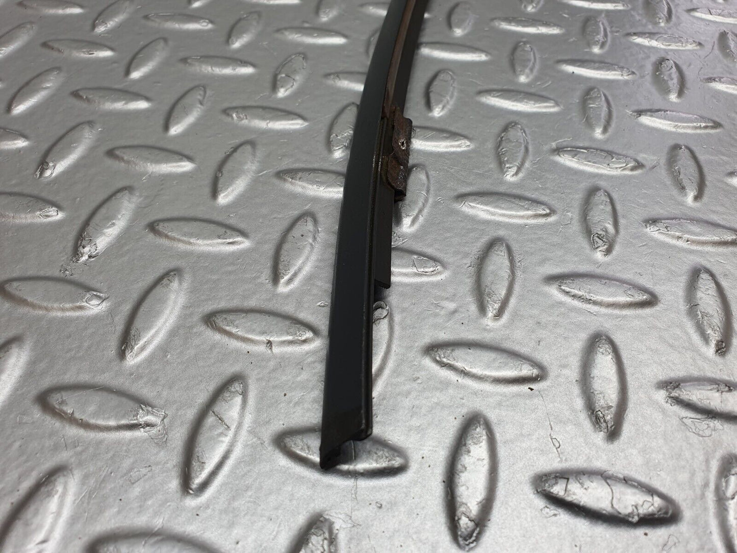 41717 Mercedes-Benz W124 200E Front Windscreen Top Moulding Trim