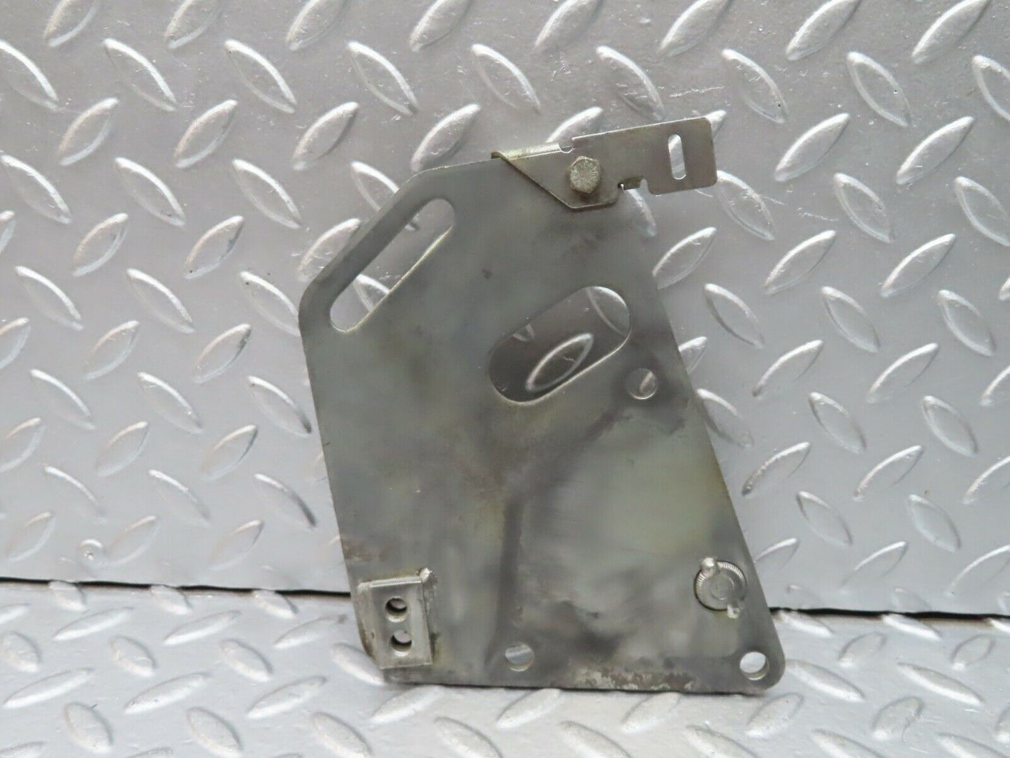 20681 Mercedes-Benz R107 450SL Power Steering Pump Bracket