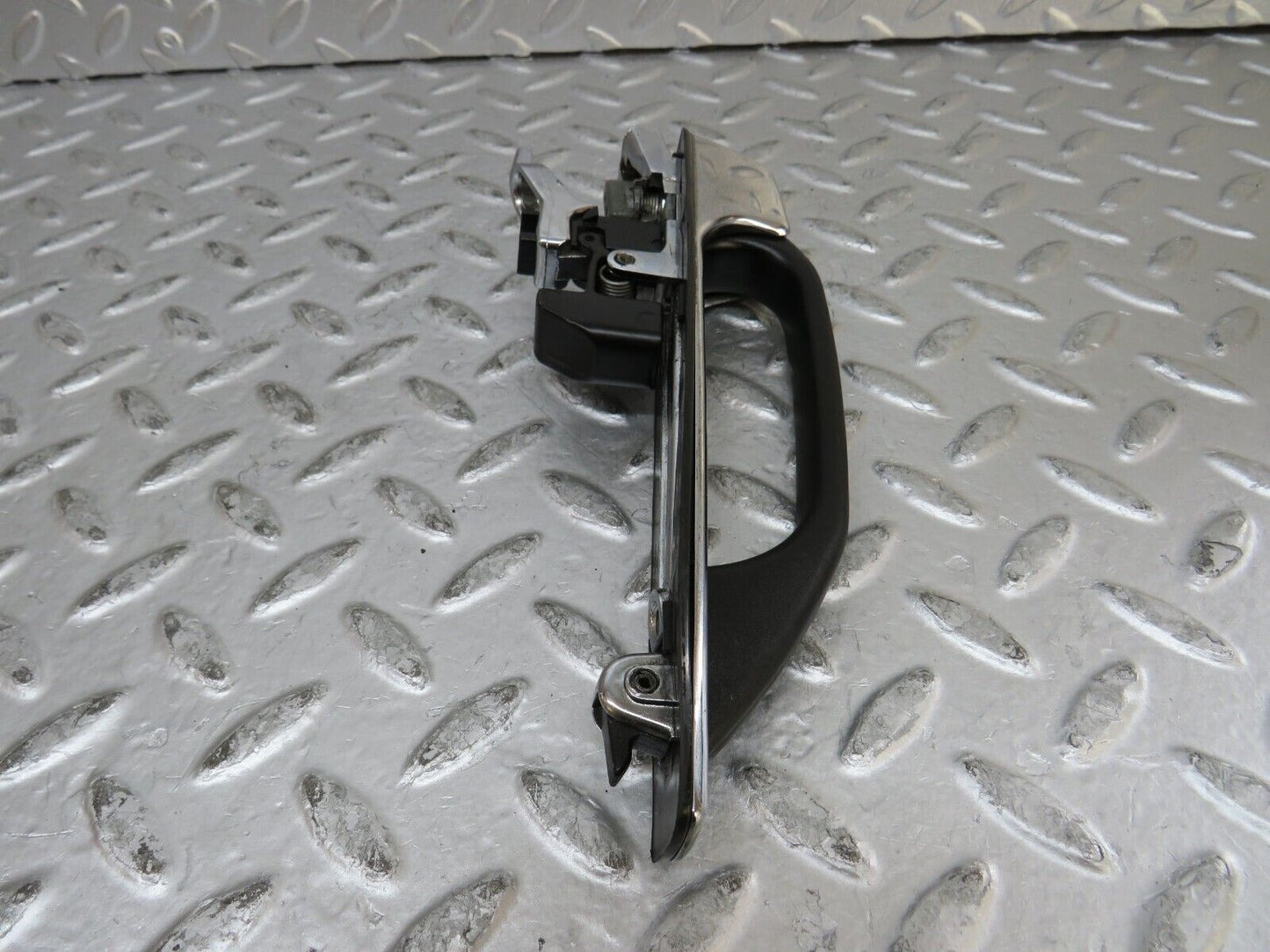 27053 Mercedes-Benz W123 280E Front Right Exterior Door Handle No Key