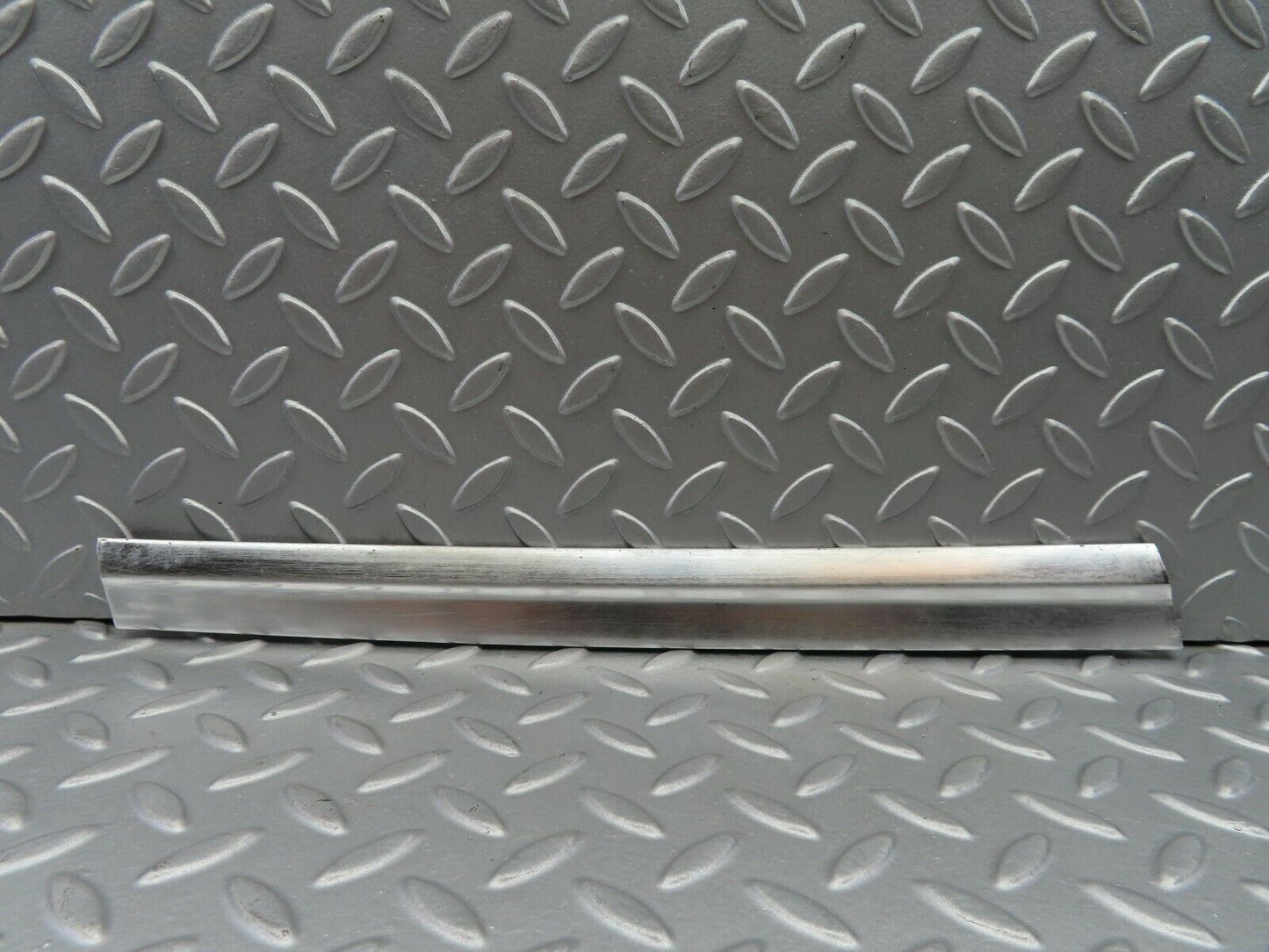 6895 Mercedes-Benz C107 350SLC Coupe Rear Left Window Chrome