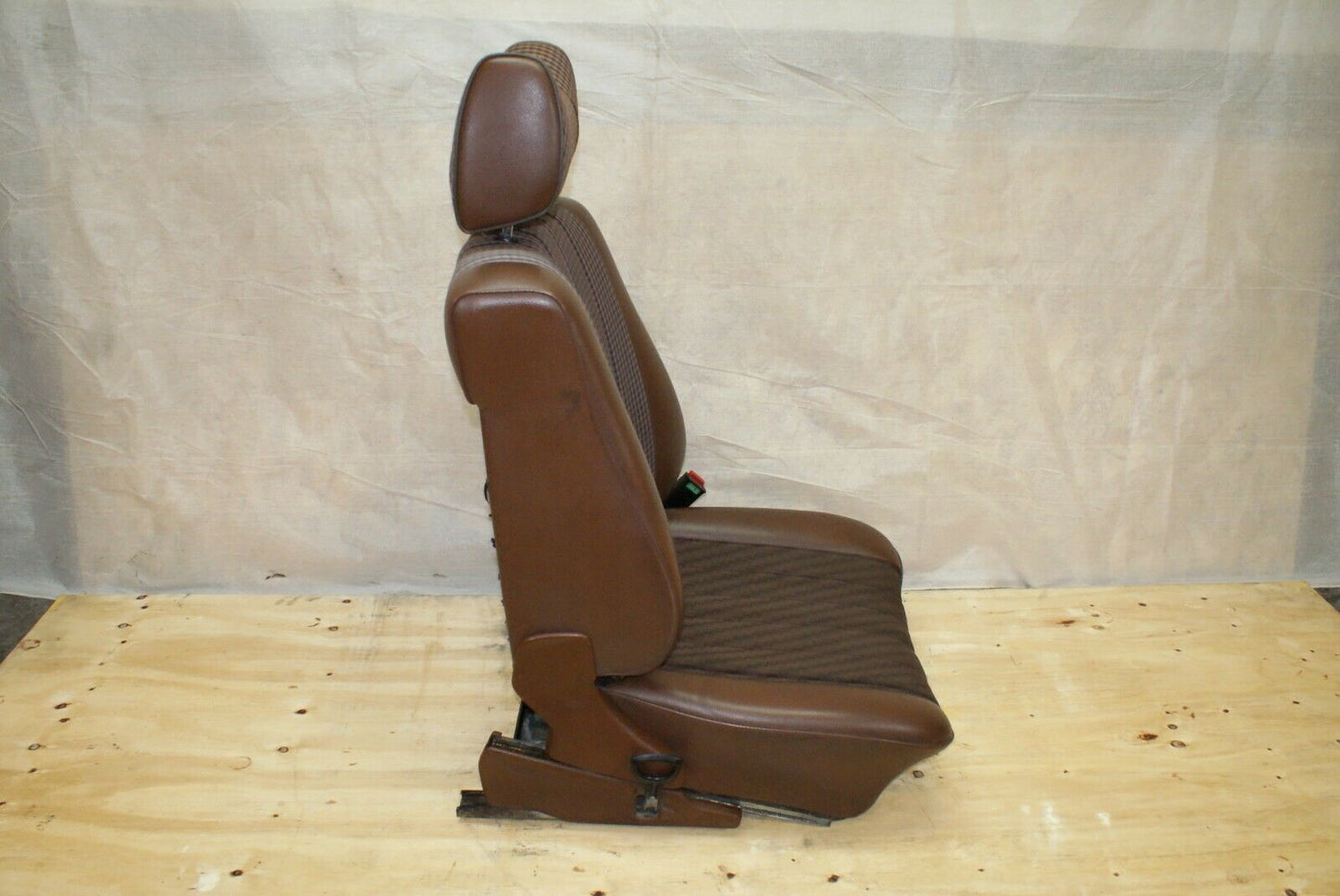 2498 Mercedes-Benz W116 350SE Driver Seat Right Side 1169101250
