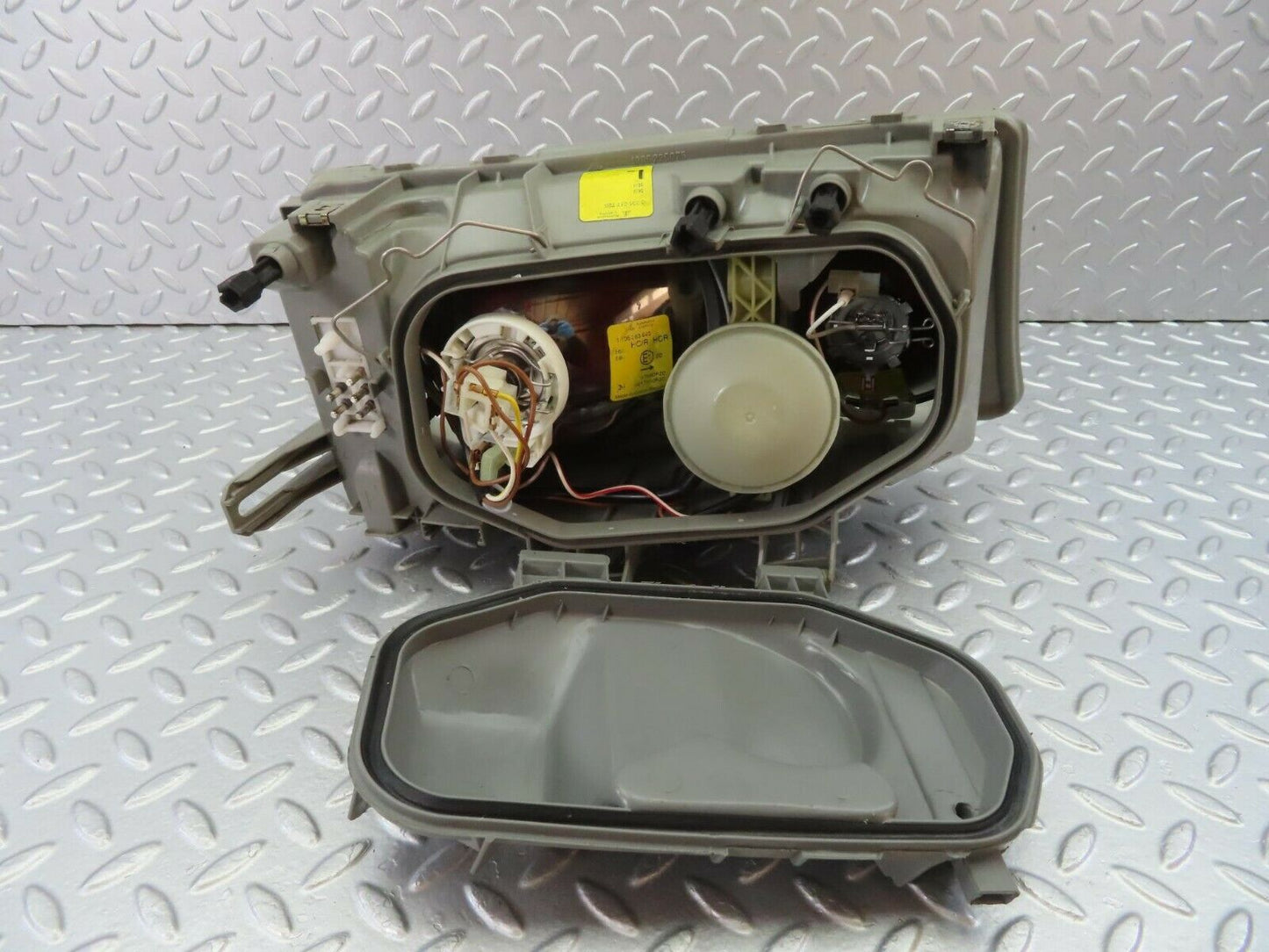 10506 Mercedes-Benz W201 190E Headlight Bosch Left Side 0301067725