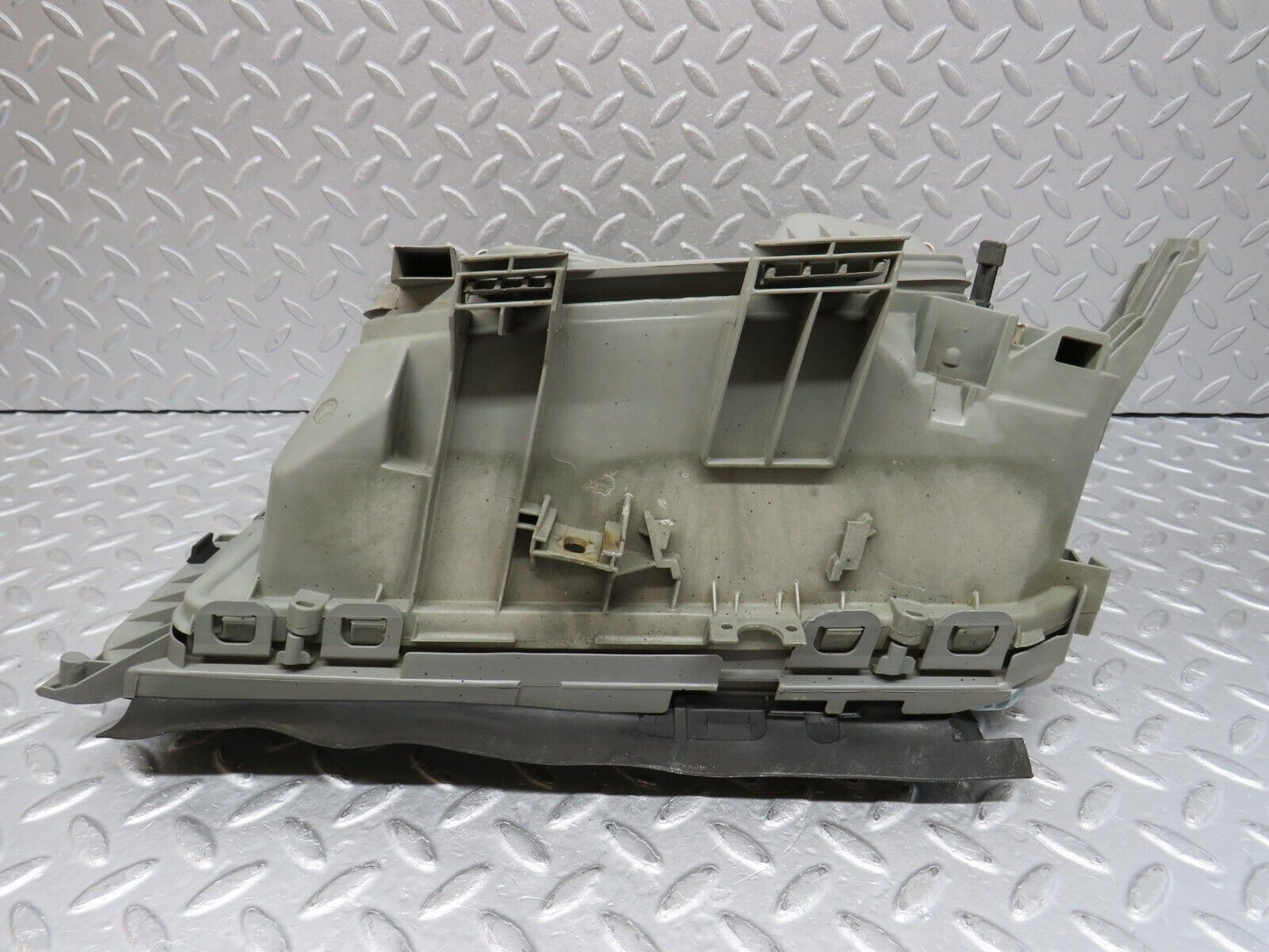 36754 Mercedes-Benz W201 190E Headlight Bosch Right Side 0301067722 1305620537 1305235076